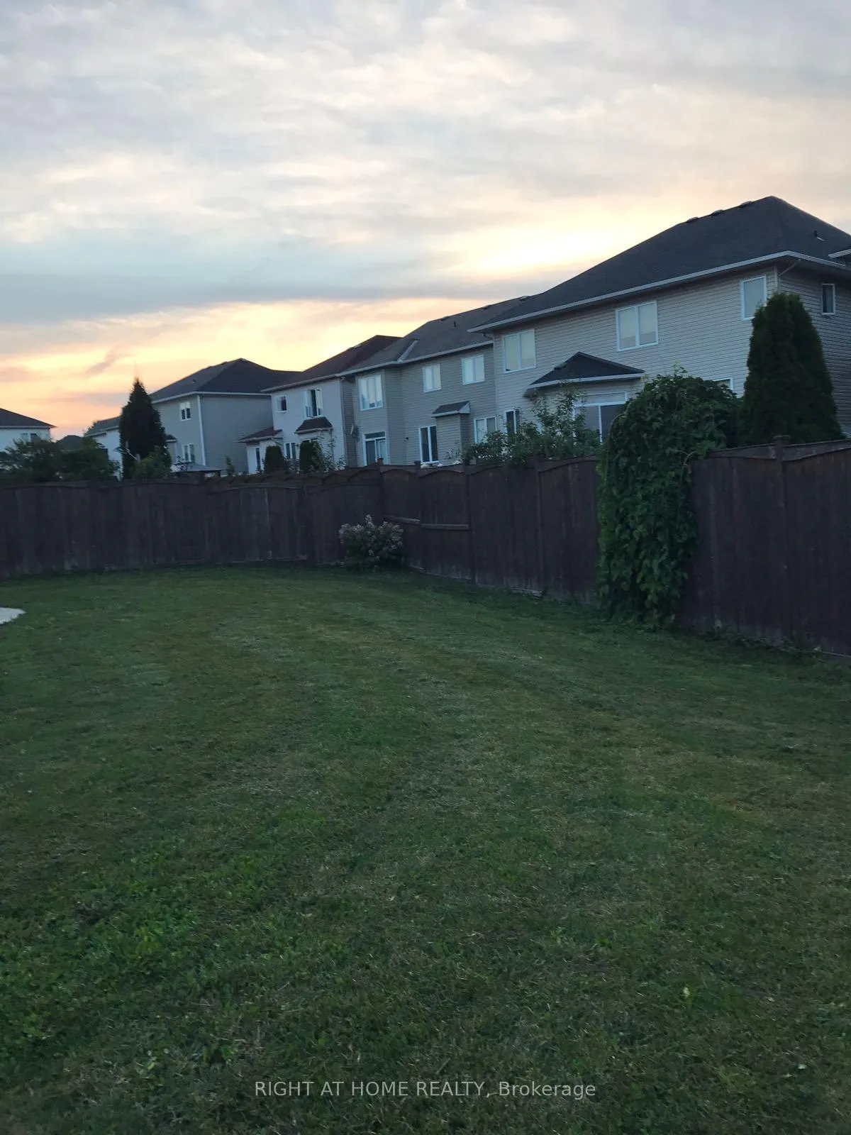 Photo 34 of 129 Rocky Hill Drive, Ottawa, Barrhaven - Strandherd — HOMEH