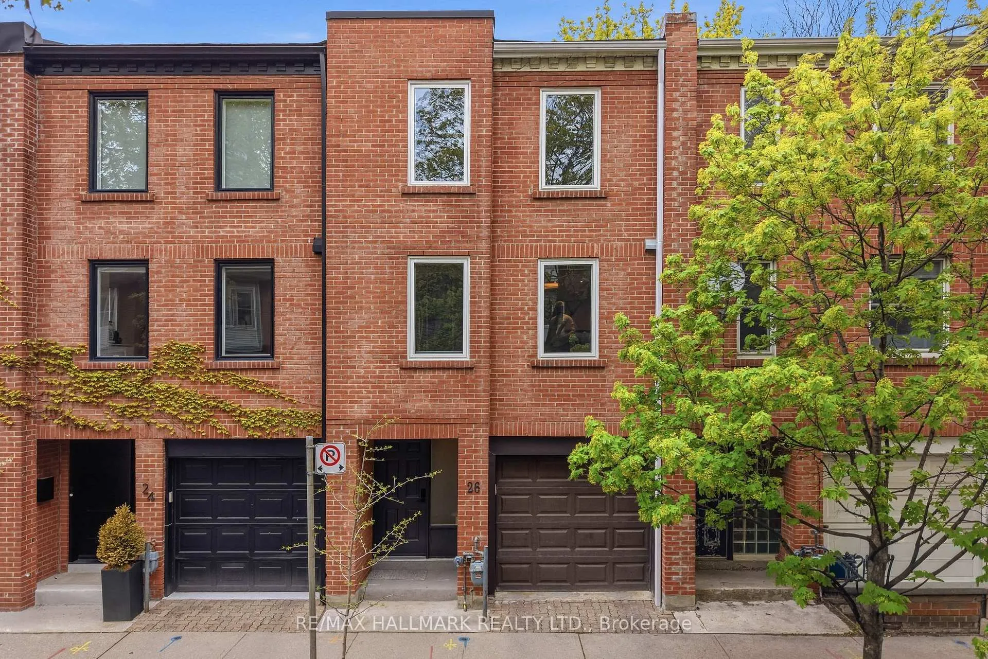 Photo 1 of 26 Longboat Avenue, Toronto, Waterfront Communities — HOMEH