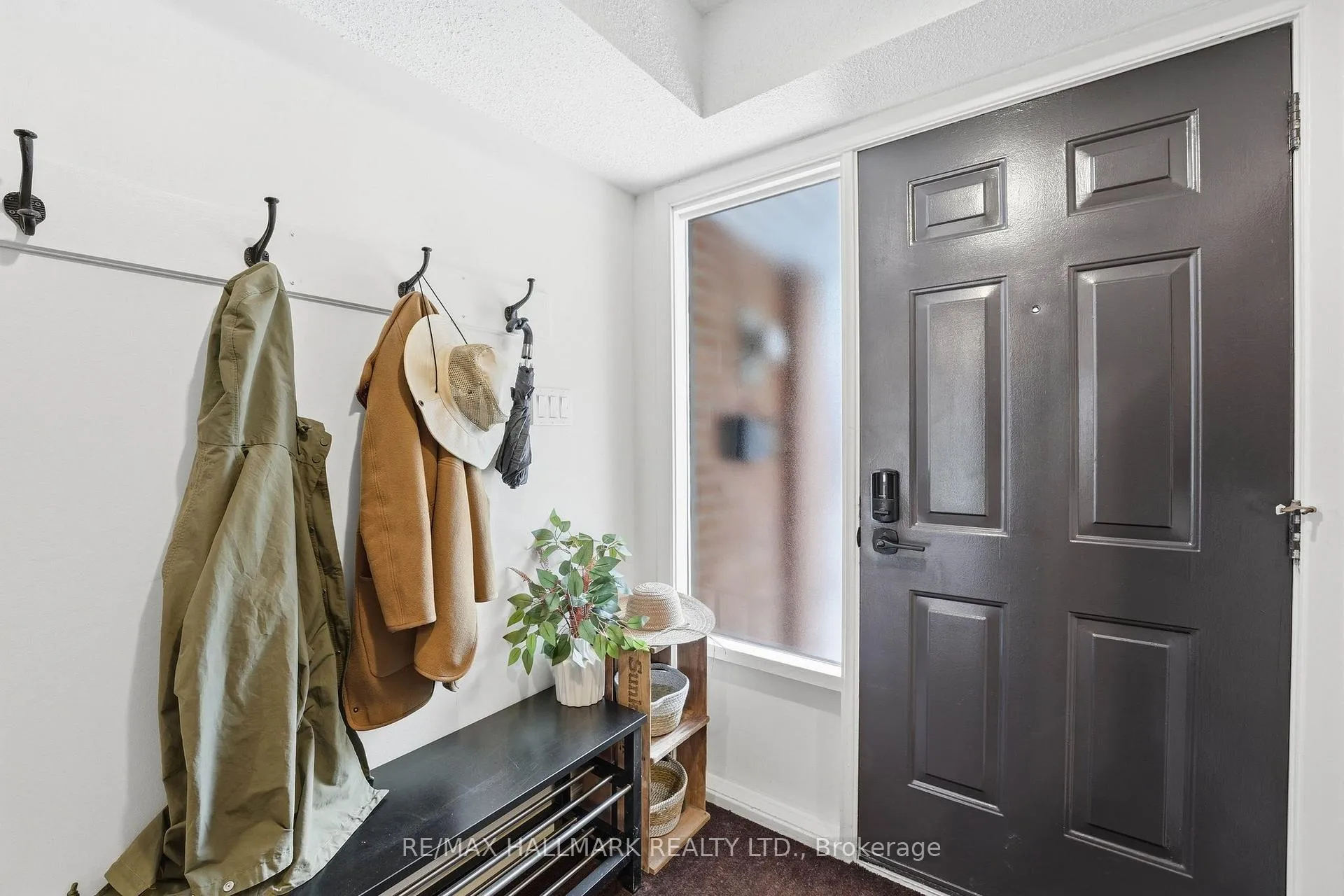 Photo 3 of 26 Longboat Avenue, Toronto, Waterfront Communities — HOMEH