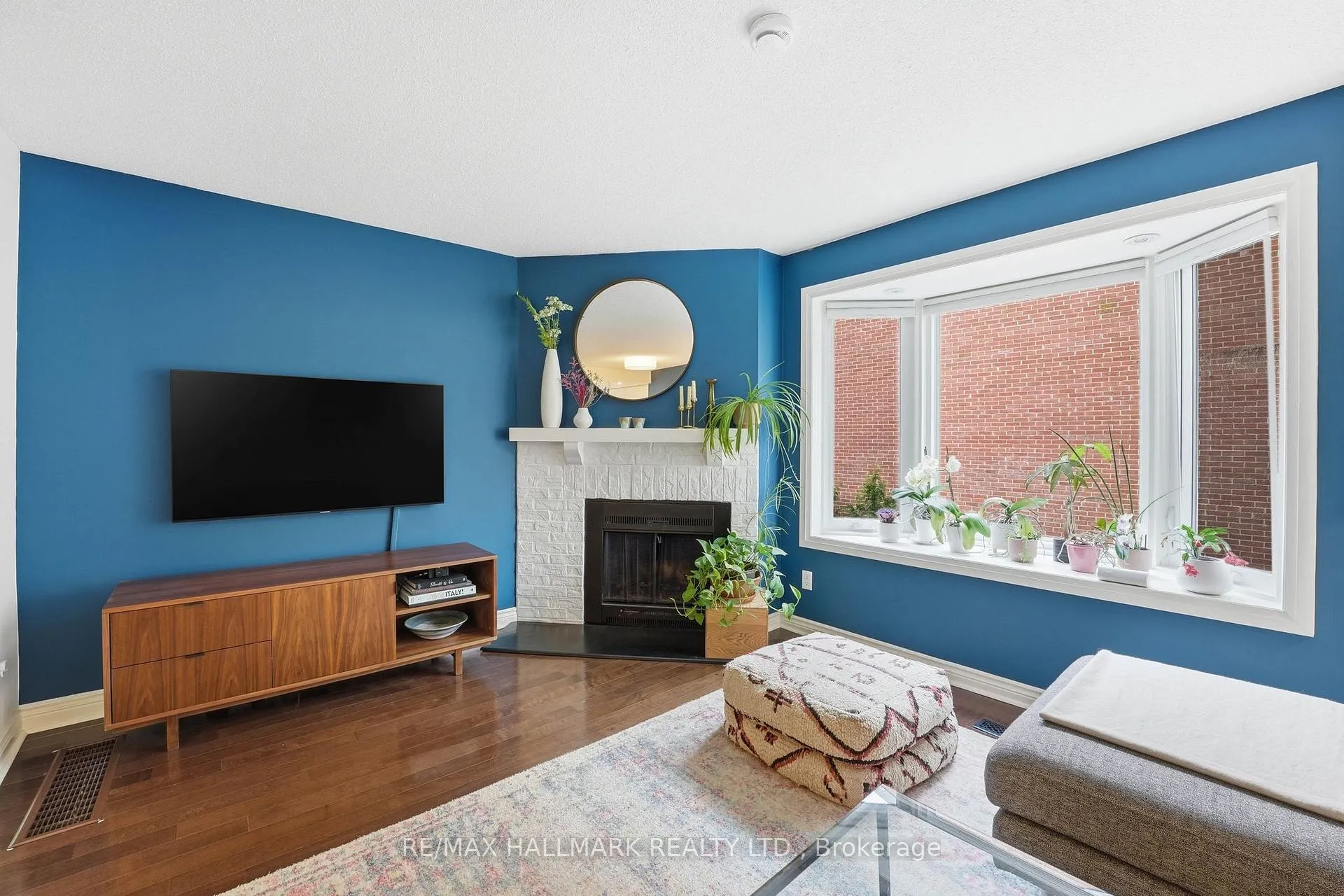 Photo 5 of 26 Longboat Avenue, Toronto, Waterfront Communities — HOMEH