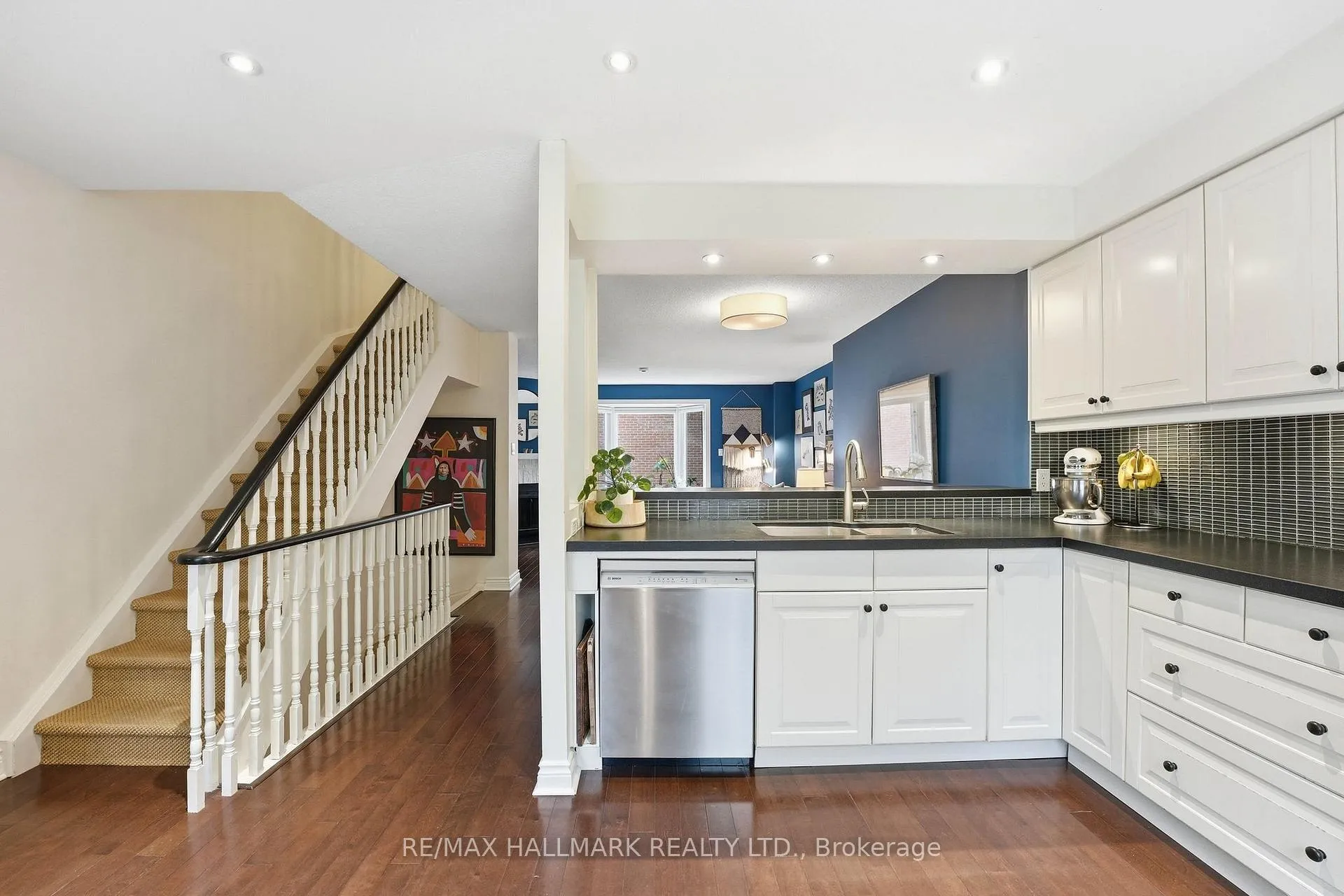 Photo 14 of 26 Longboat Avenue, Toronto, Waterfront Communities — HOMEH