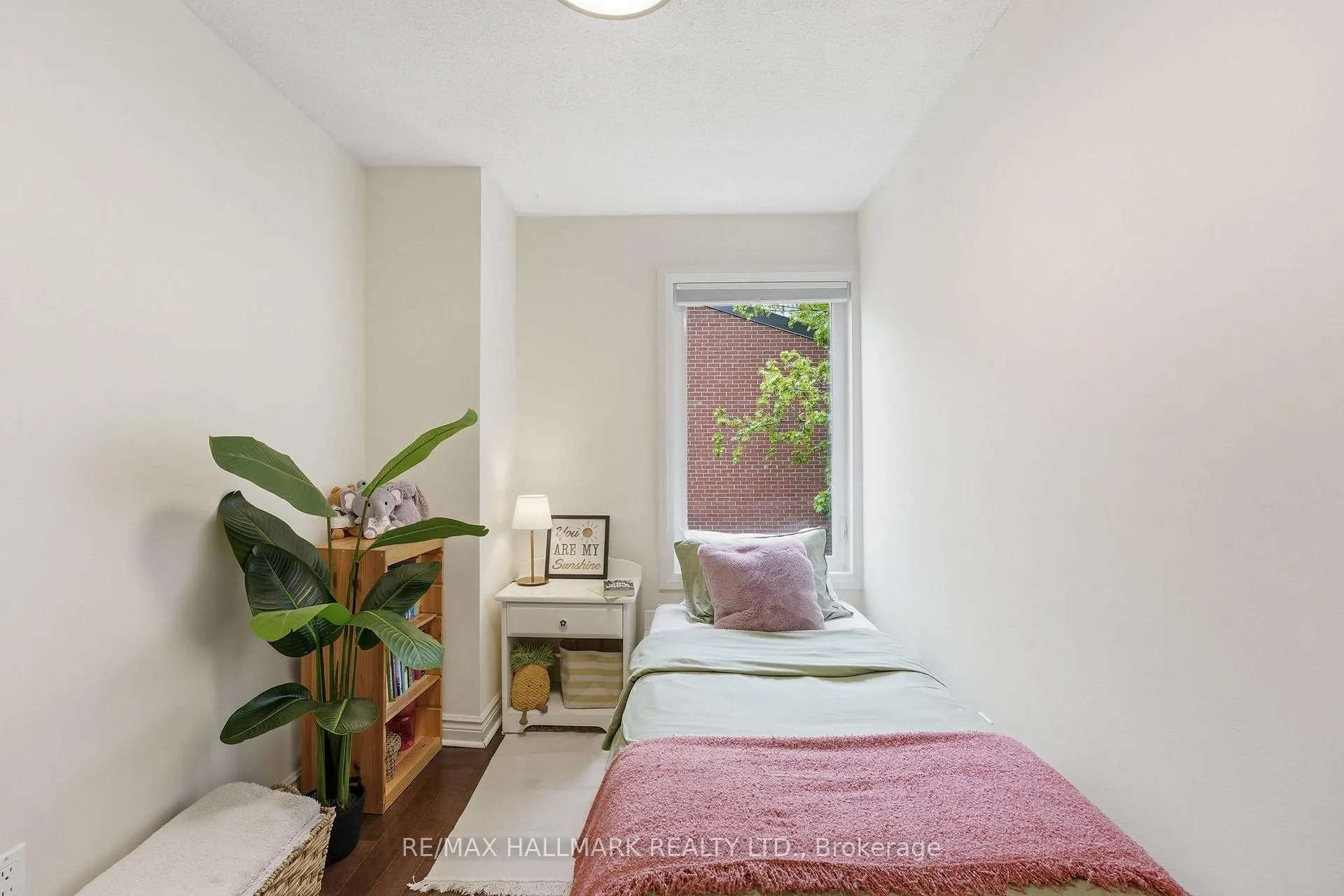 Photo 18 of 26 Longboat Avenue, Toronto, Waterfront Communities — HOMEH