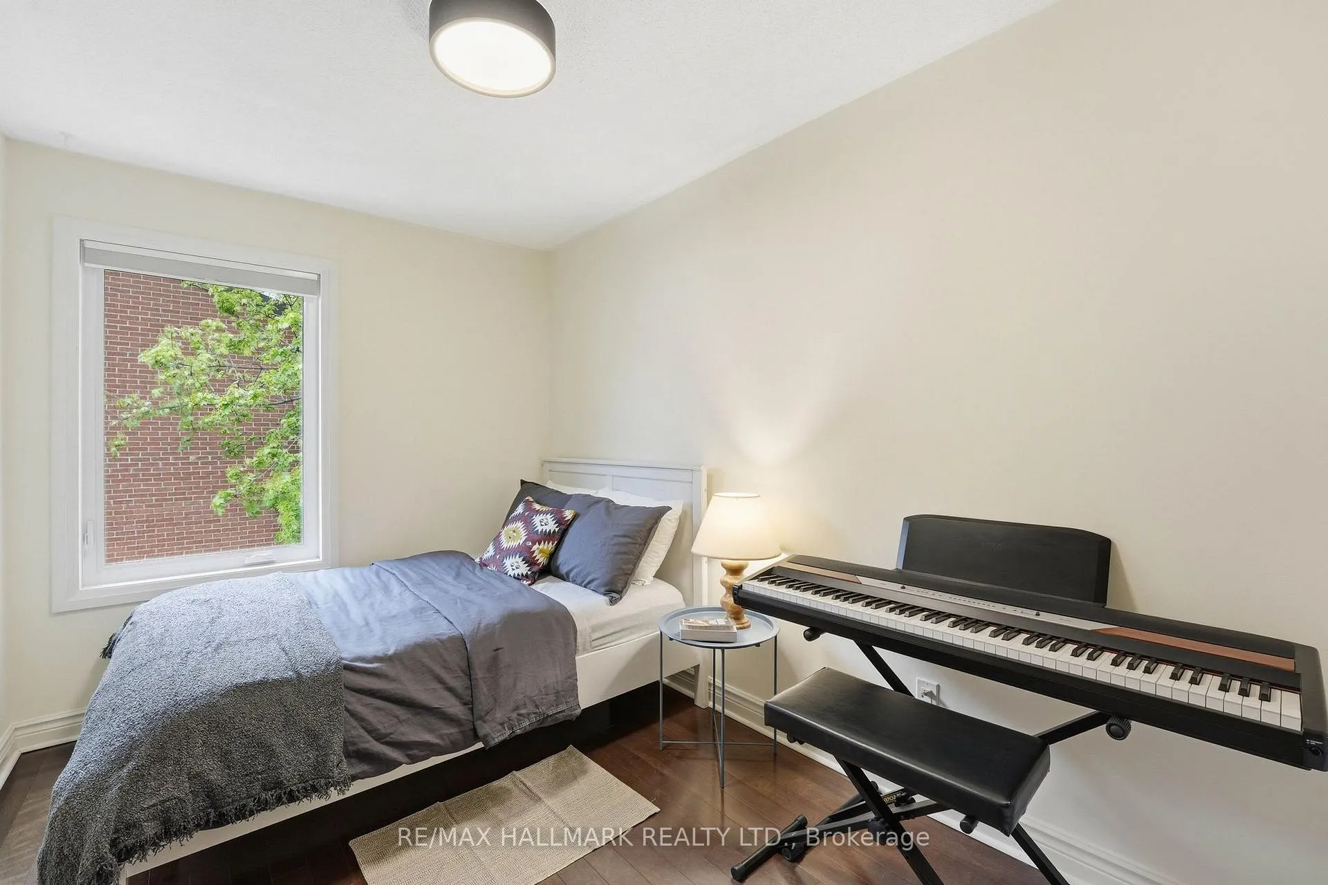 Photo 20 of 26 Longboat Avenue, Toronto, Waterfront Communities — HOMEH