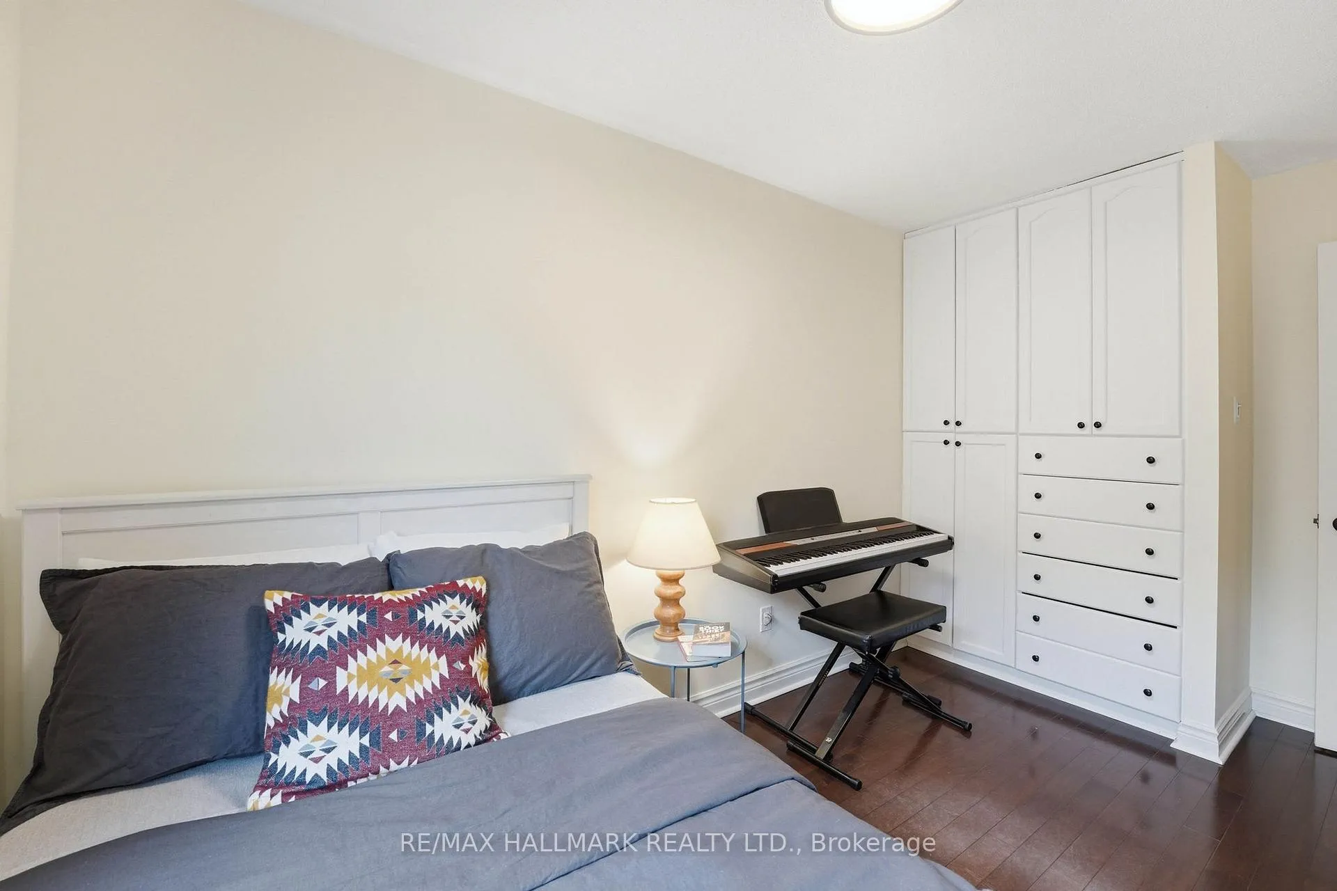 Photo 21 of 26 Longboat Avenue, Toronto, Waterfront Communities — HOMEH
