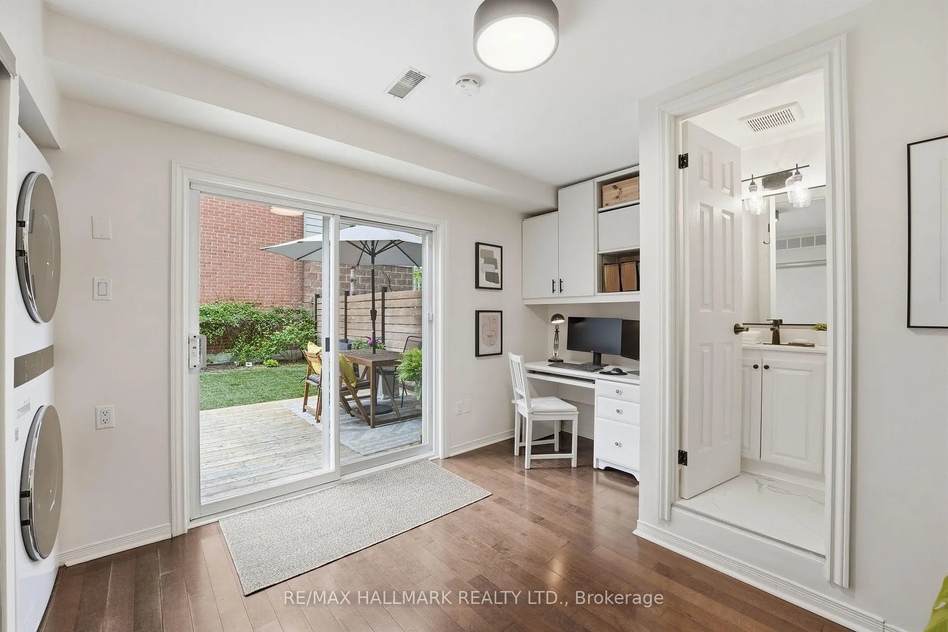 Photo 25 of 26 Longboat Avenue, Toronto, Waterfront Communities — HOMEH