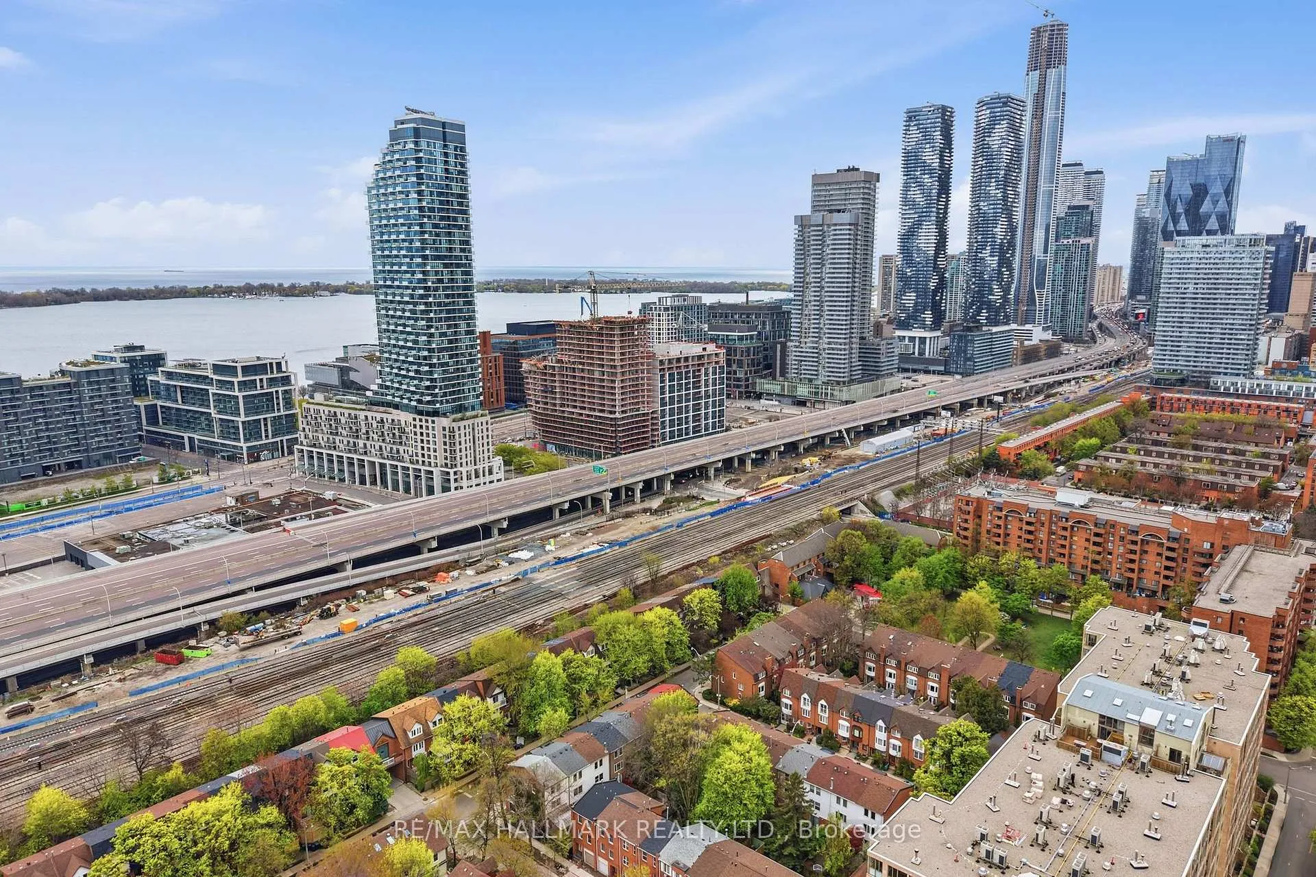 Photo 40 of 26 Longboat Avenue, Toronto, Waterfront Communities — HOMEH