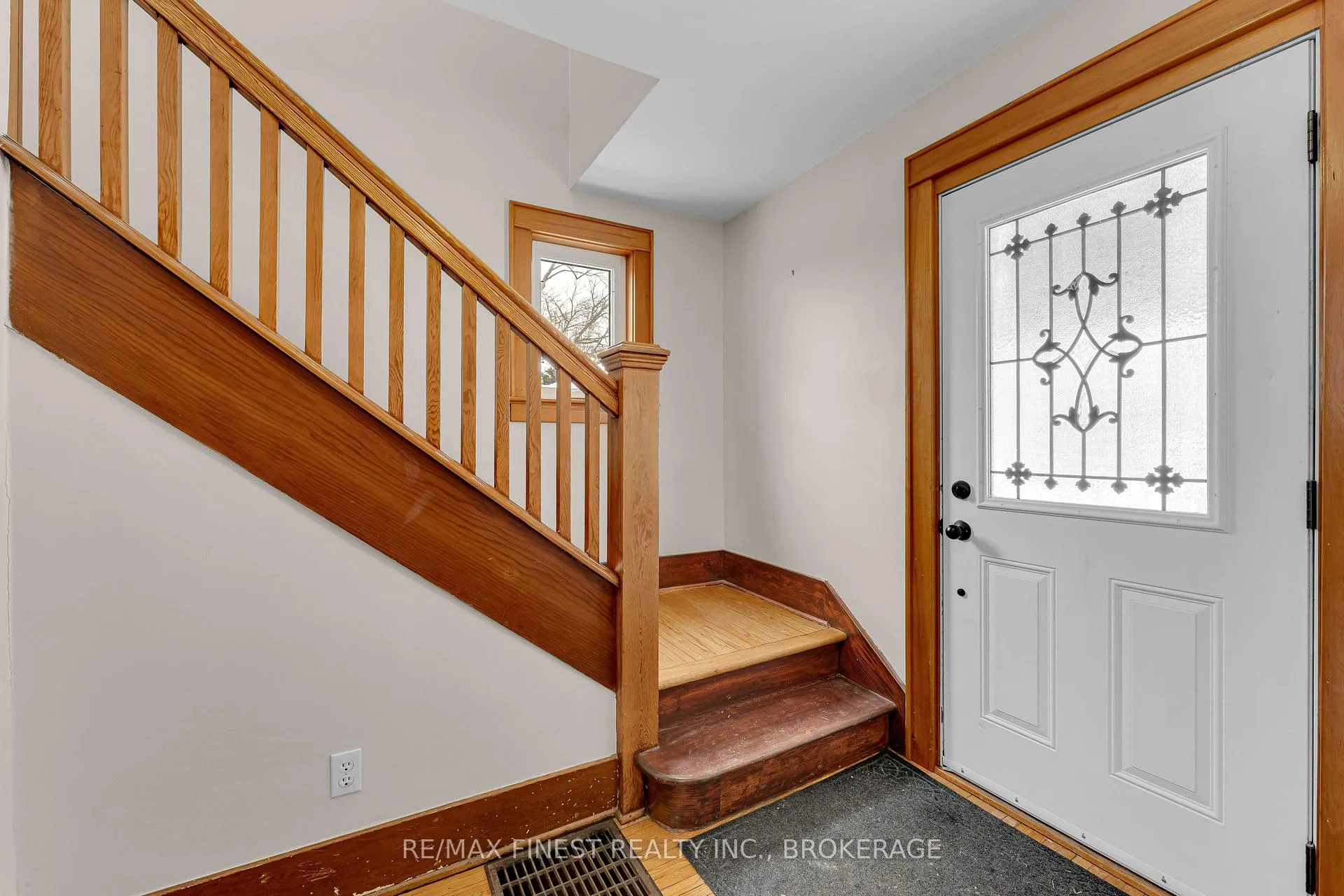 Photo 5 of 55 Lansdowne Street, Kingston, East of Sir John A. Blvd — HOMEH