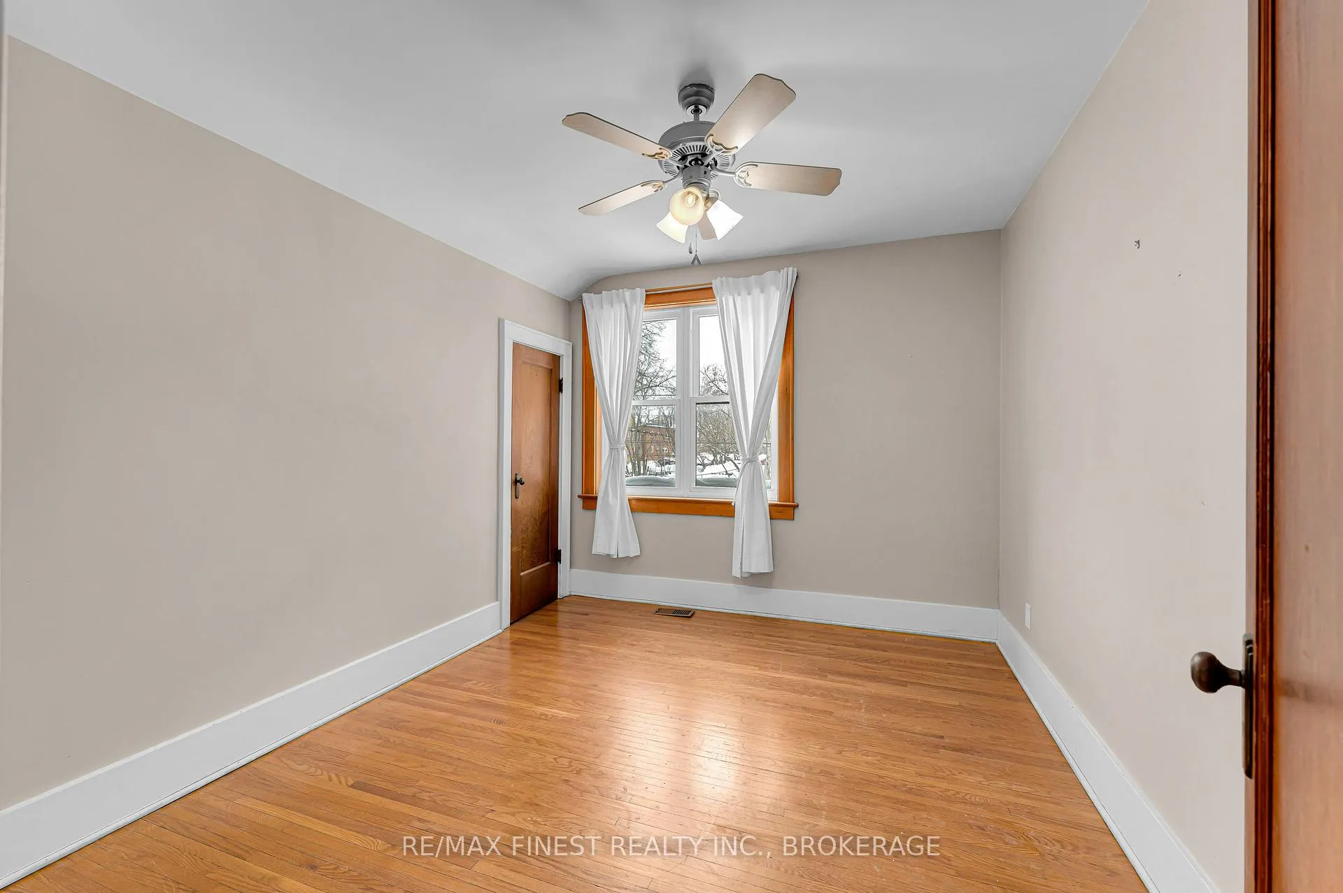 Photo 23 of 55 Lansdowne Street, Kingston, East of Sir John A. Blvd — HOMEH