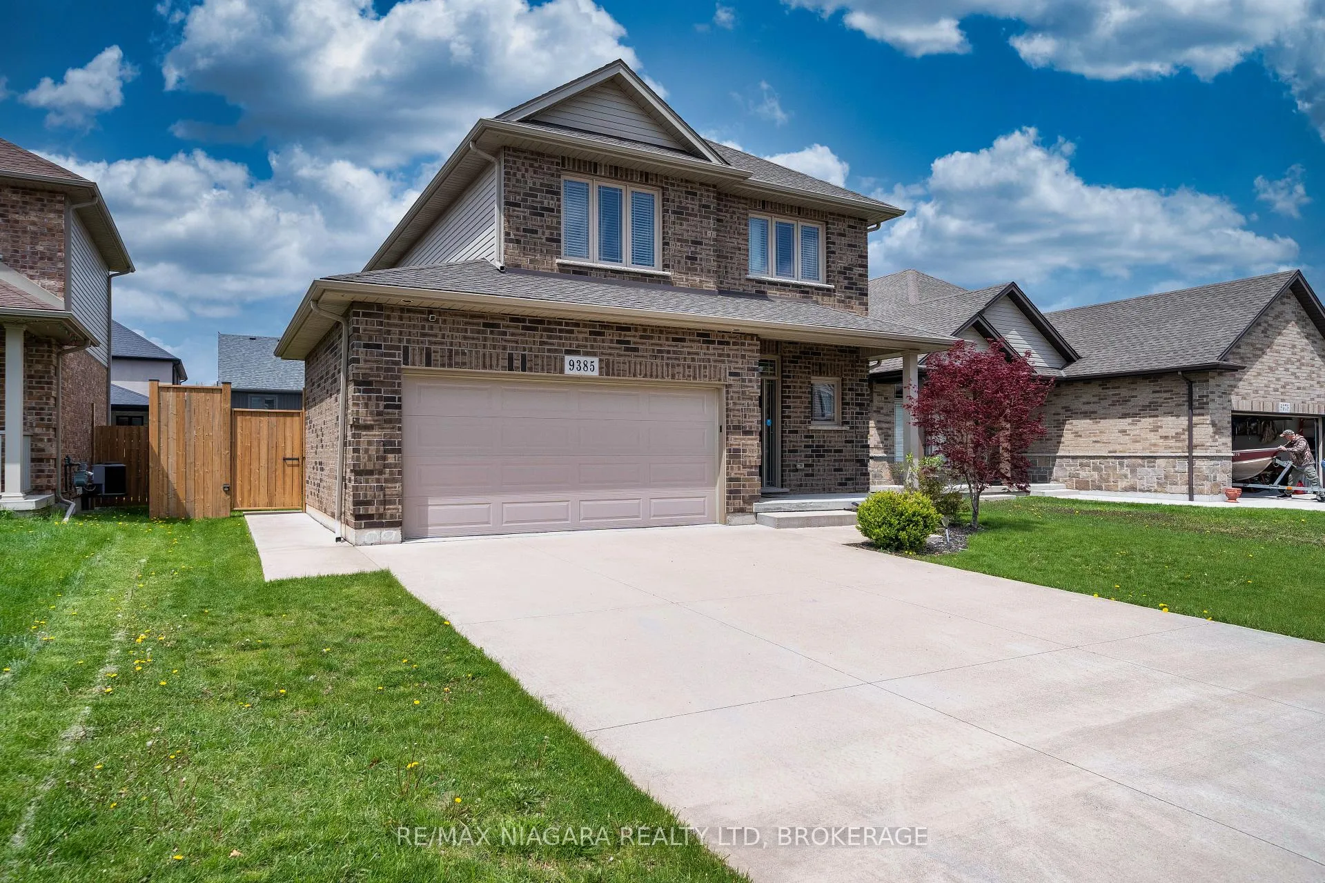 Photo 2 of 9385 Eagle Ridge Drive, Niagara Falls, Forestview — HOMEH