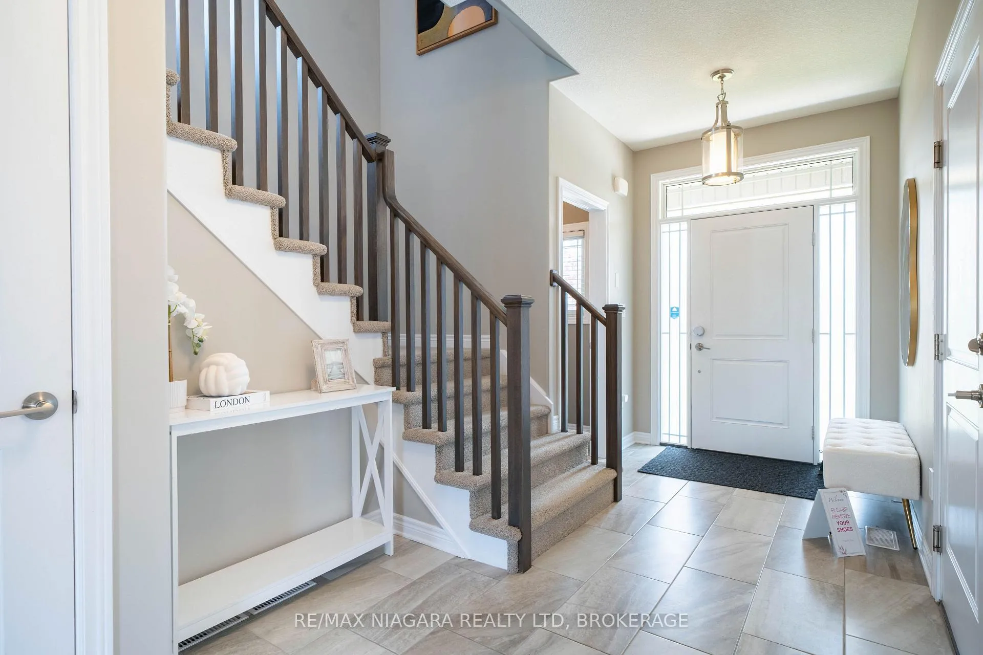 Photo 6 of 9385 Eagle Ridge Drive, Niagara Falls, Forestview — HOMEH