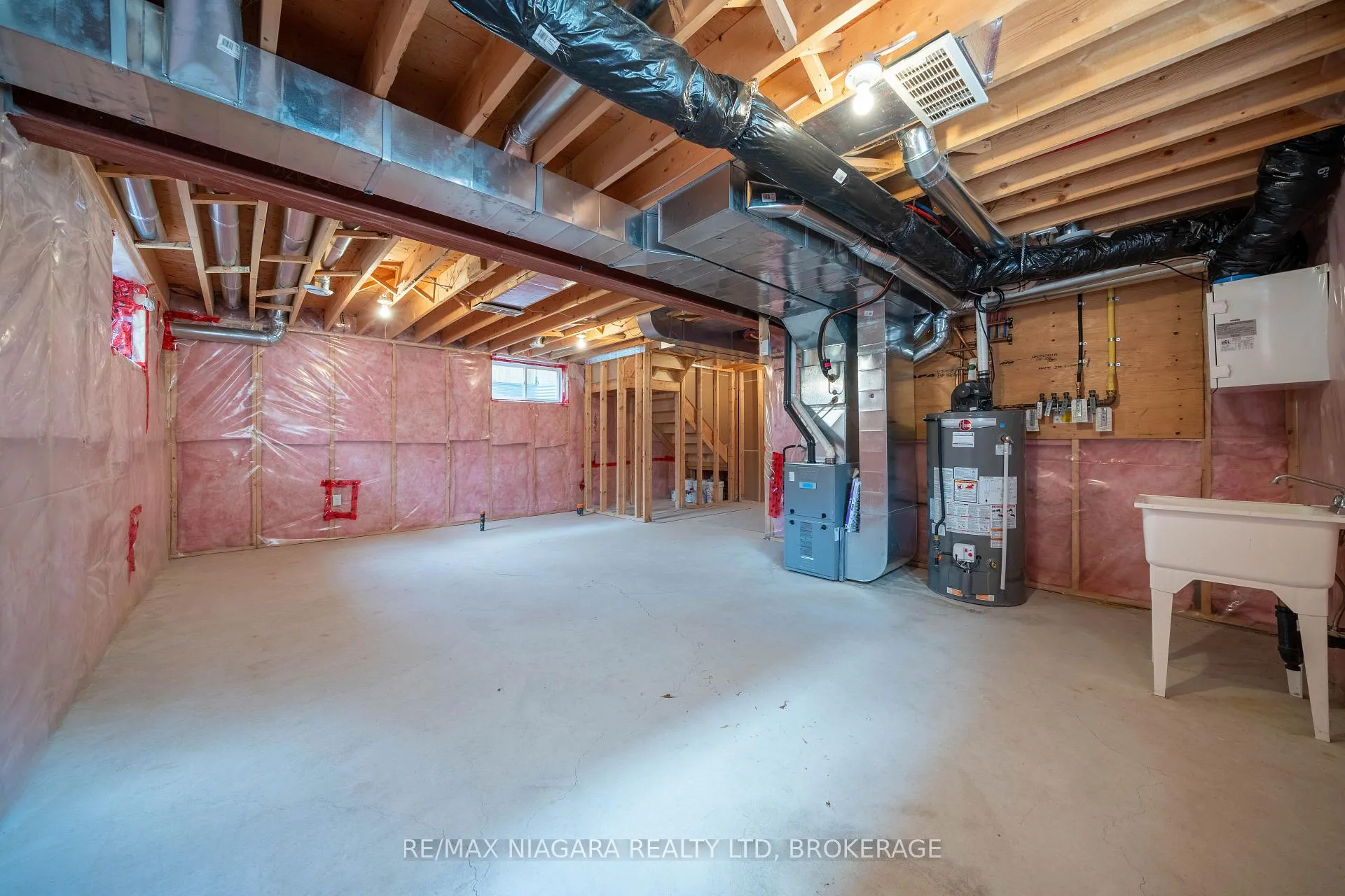 Photo 38 of 9385 Eagle Ridge Drive, Niagara Falls, Forestview — HOMEH