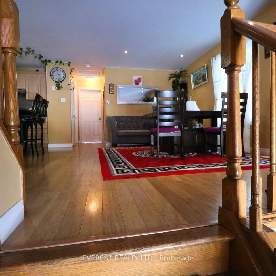 Photo 4 of 949 Marigold Street, London, North C — HOMEH