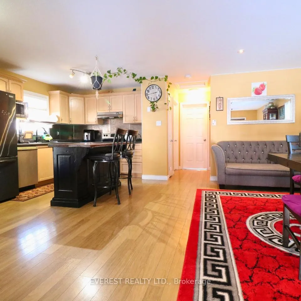 Photo 7 of 949 Marigold Street, London, North C — HOMEH