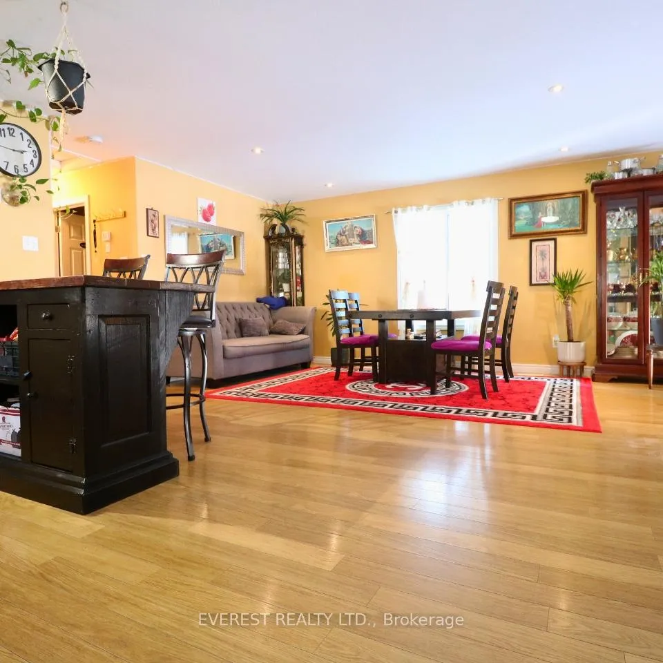 Photo 8 of 949 Marigold Street, London, North C — HOMEH