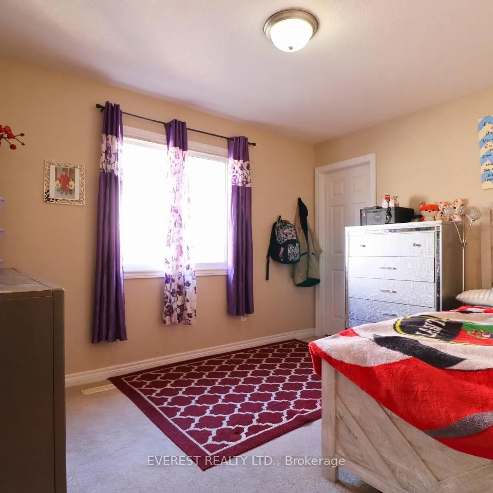Photo 9 of 949 Marigold Street, London, North C — HOMEH