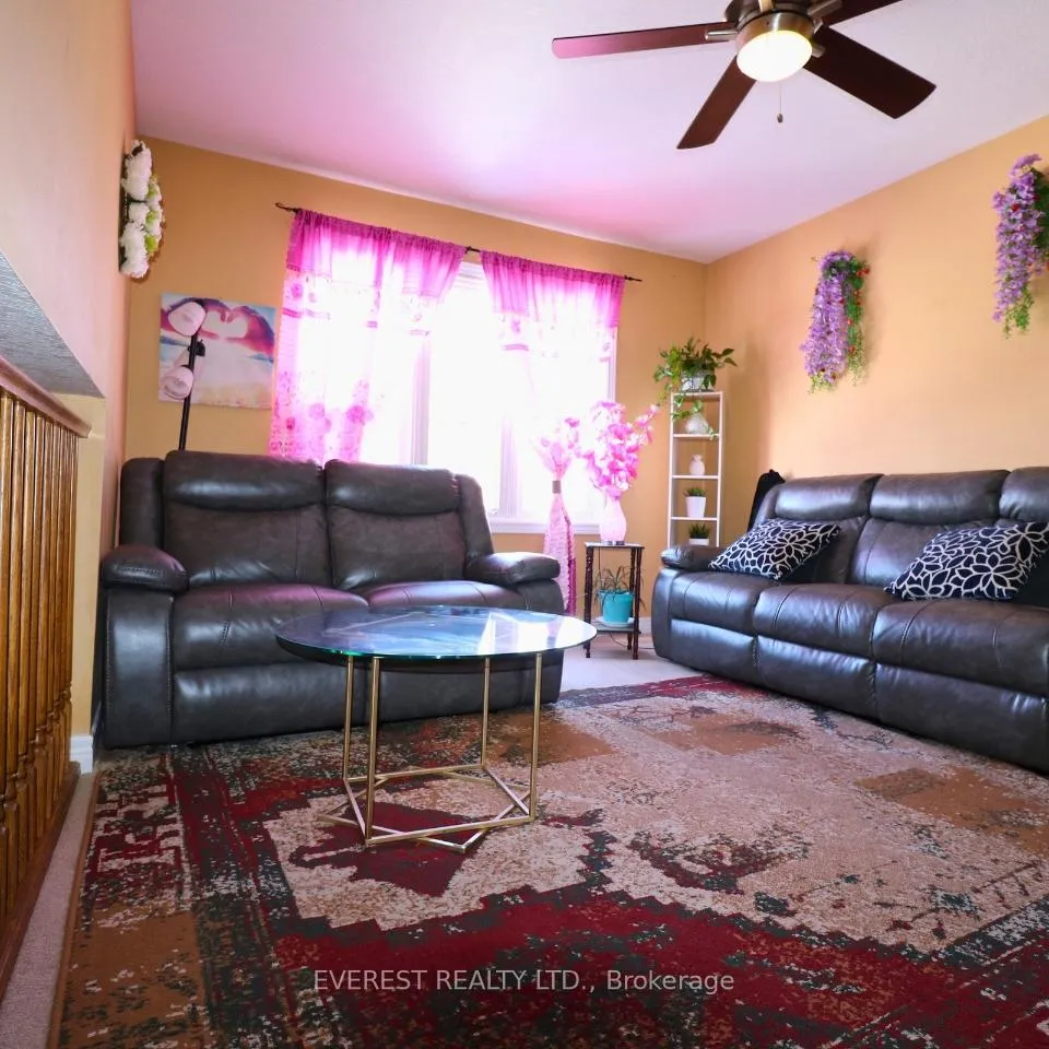 Photo 11 of 949 Marigold Street, London, North C — HOMEH