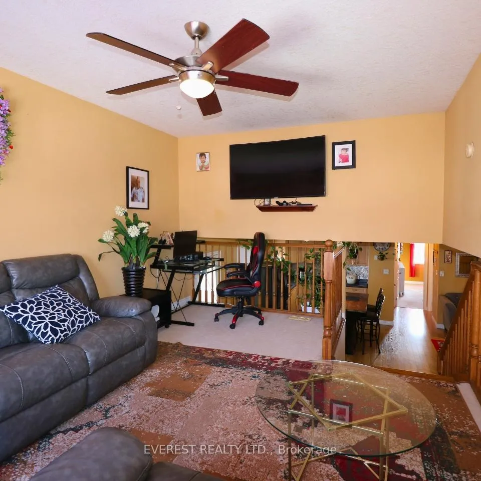 Photo 13 of 949 Marigold Street, London, North C — HOMEH
