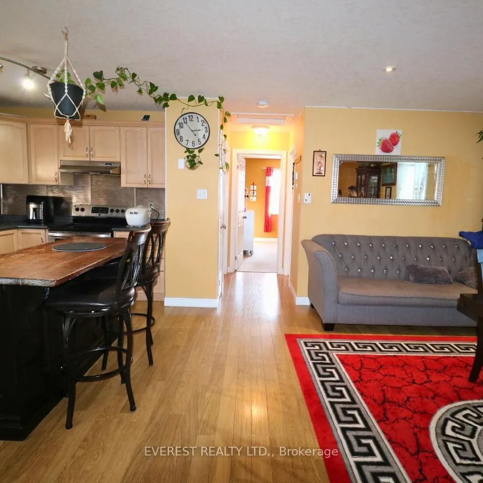 Photo 14 of 949 Marigold Street, London, North C — HOMEH