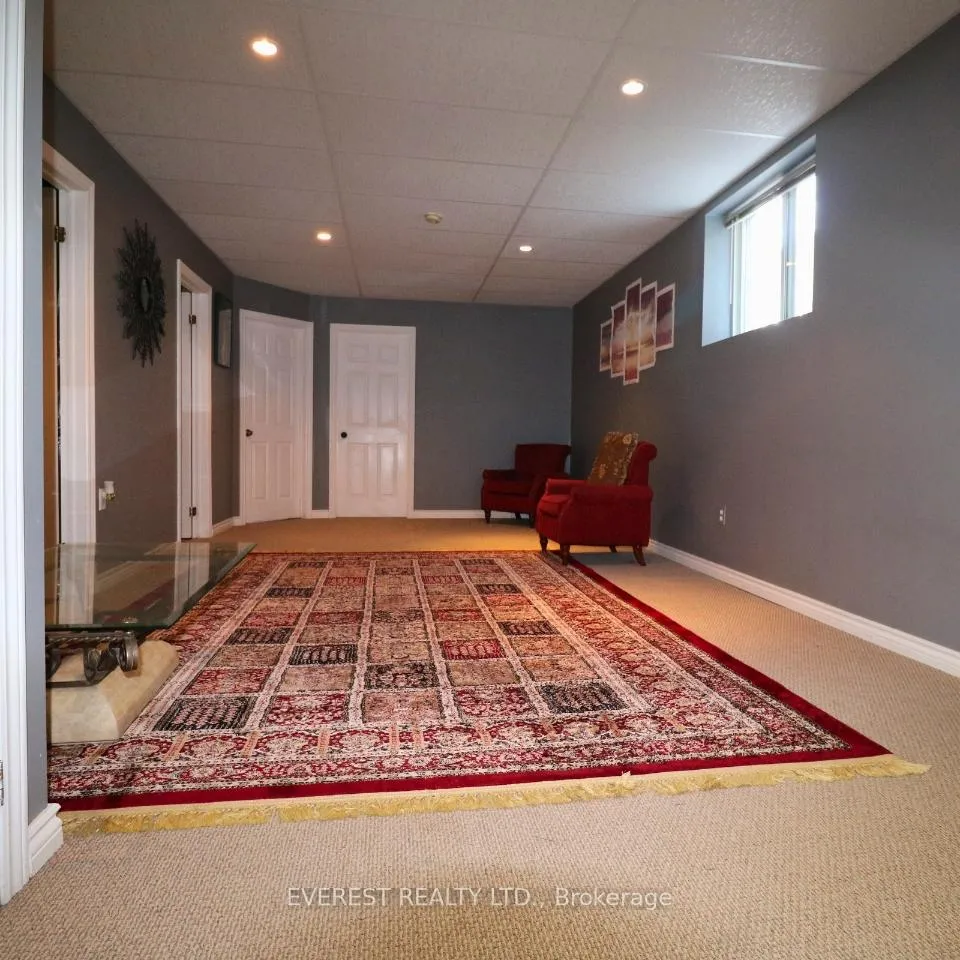 Photo 15 of 949 Marigold Street, London, North C — HOMEH