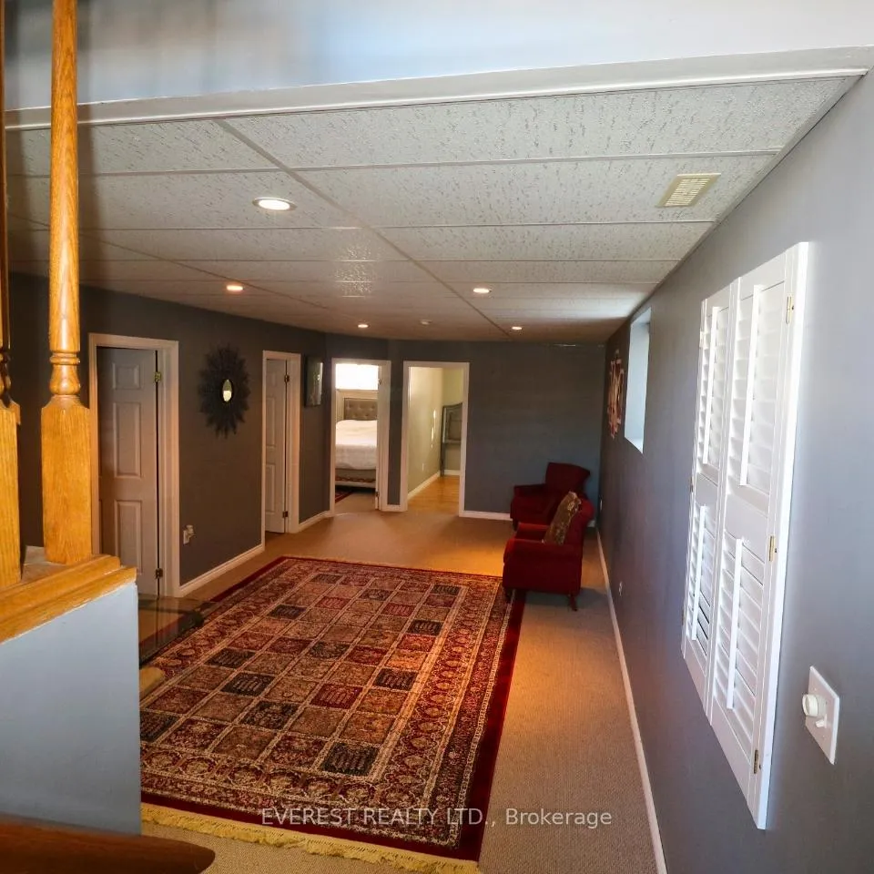 Photo 16 of 949 Marigold Street, London, North C — HOMEH