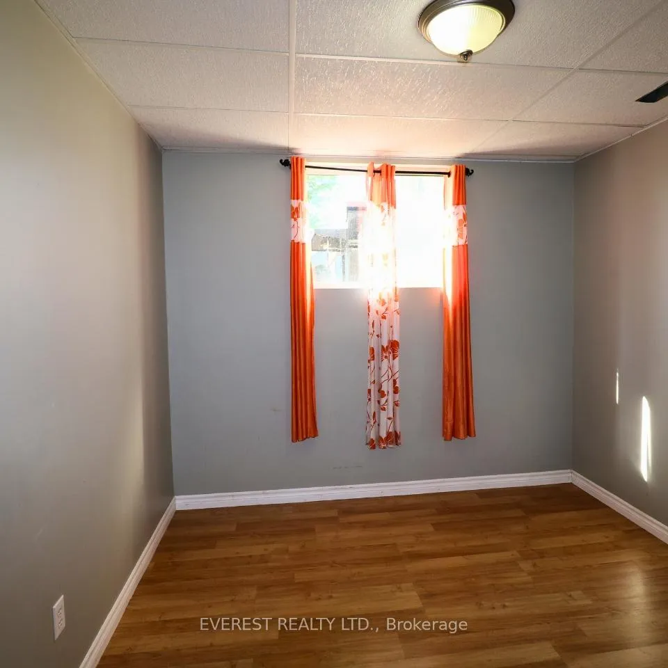 Photo 18 of 949 Marigold Street, London, North C — HOMEH