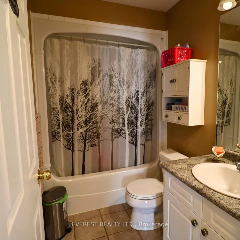 Photo 19 of 949 Marigold Street, London, North C — HOMEH