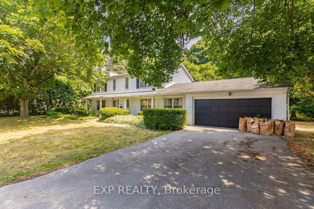 Photo 2 of 9 Laureleaf Road, Markham, Bayview Glen — HOMEH