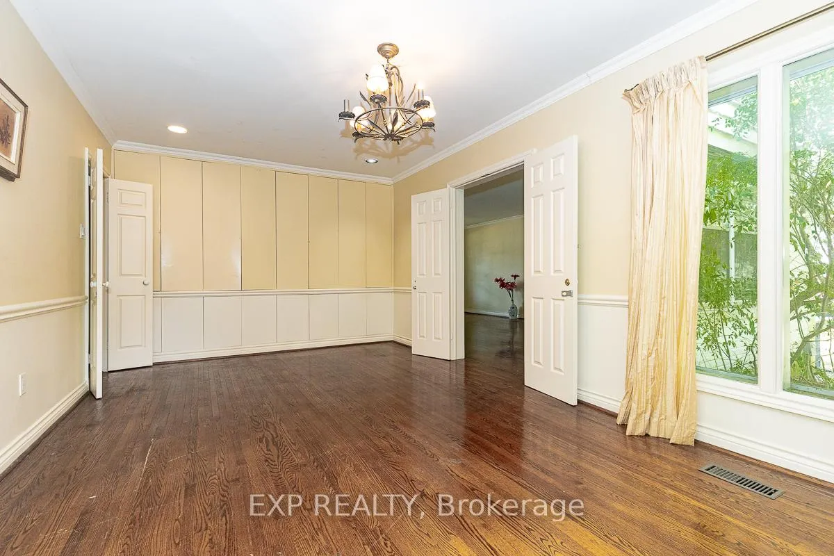 Photo 11 of 9 Laureleaf Road, Markham, Bayview Glen — HOMEH
