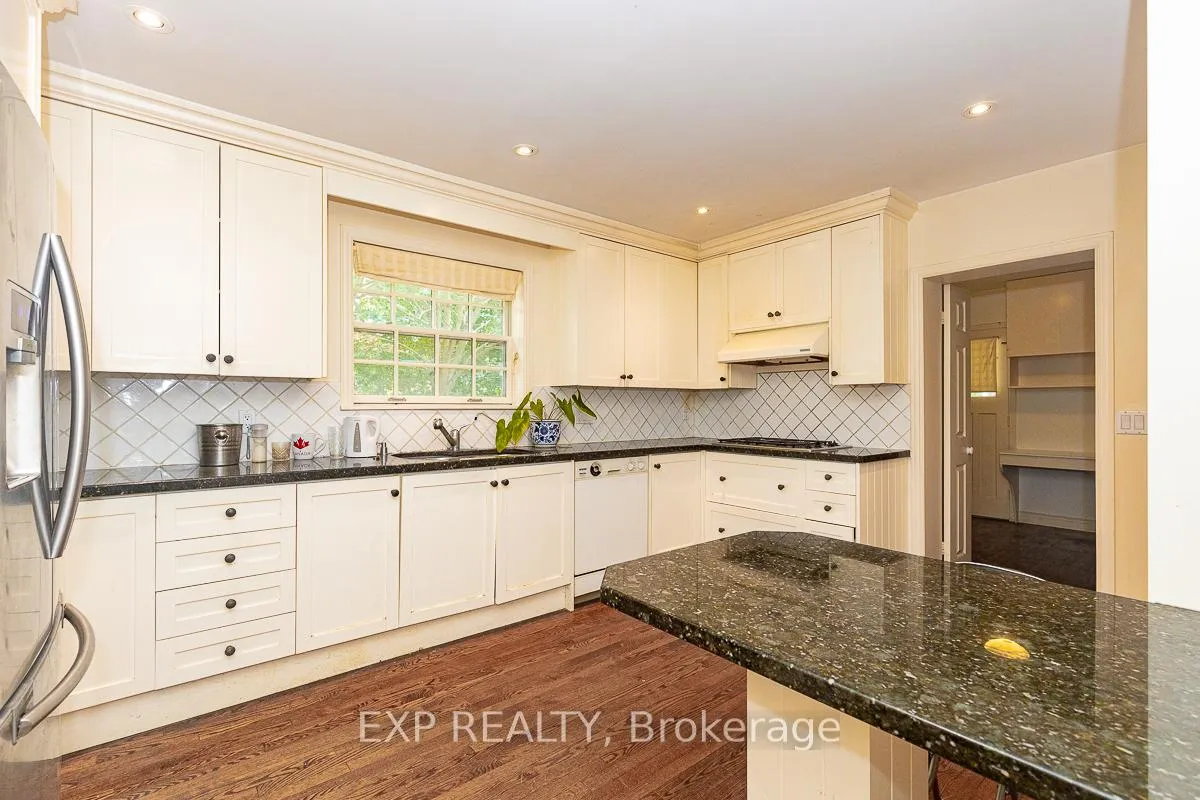 Photo 13 of 9 Laureleaf Road, Markham, Bayview Glen — HOMEH