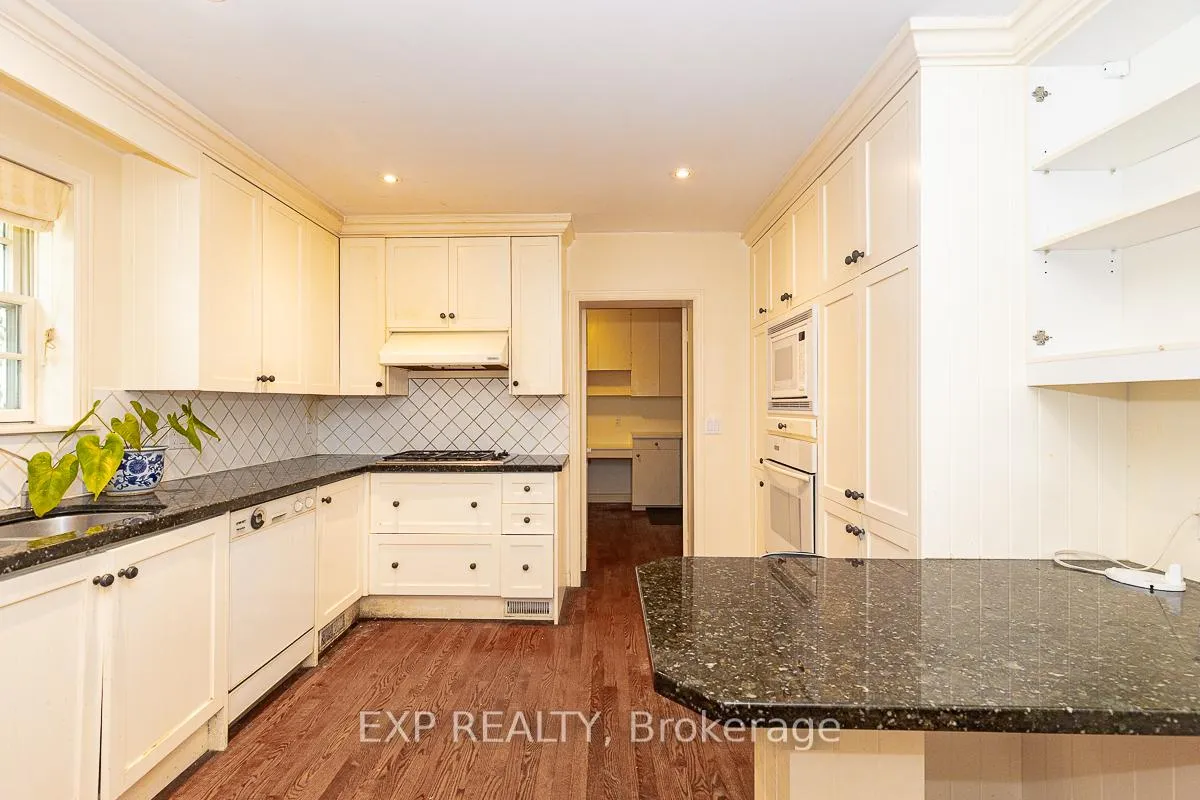 Photo 14 of 9 Laureleaf Road, Markham, Bayview Glen — HOMEH