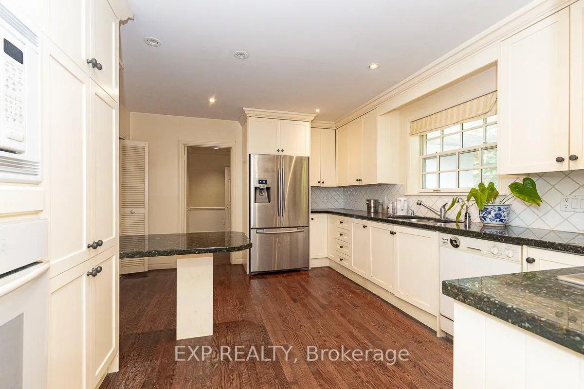 Photo 15 of 9 Laureleaf Road, Markham, Bayview Glen — HOMEH