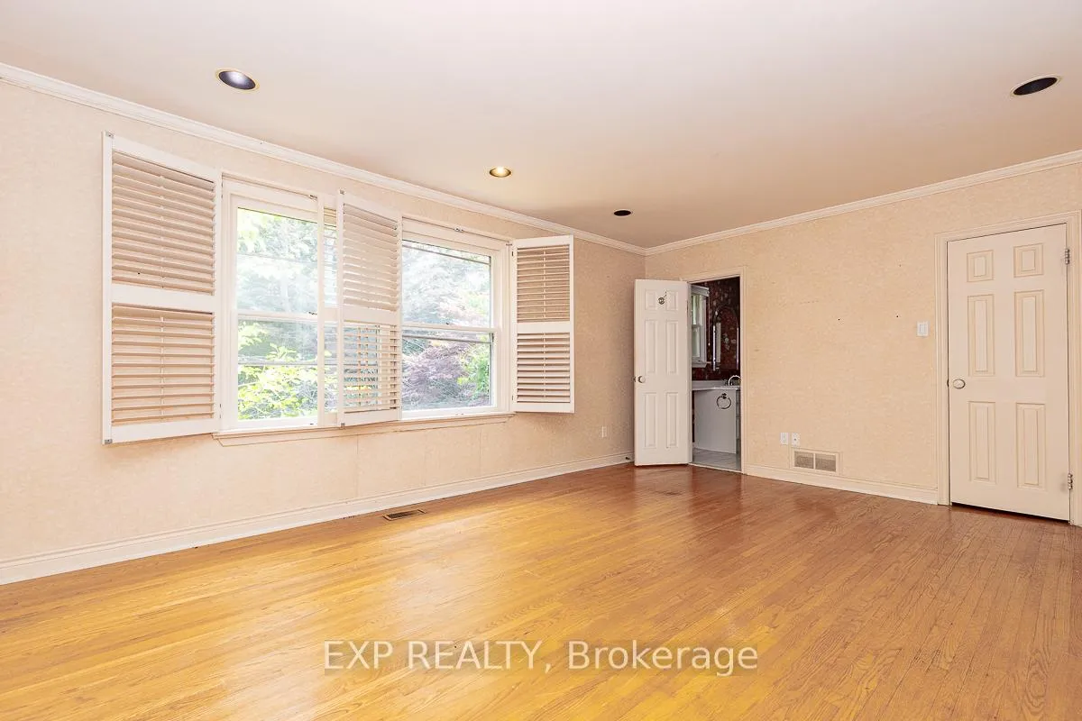 Photo 21 of 9 Laureleaf Road, Markham, Bayview Glen — HOMEH