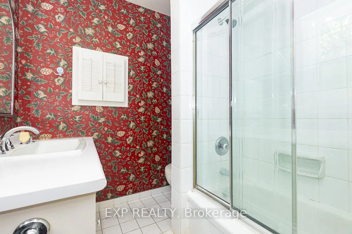 Photo 23 of 9 Laureleaf Road, Markham, Bayview Glen — HOMEH