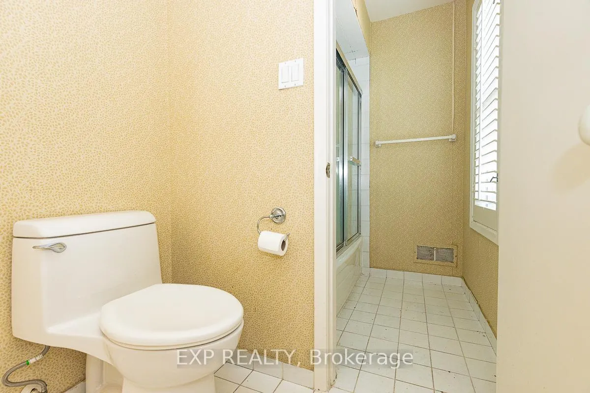 Photo 30 of 9 Laureleaf Road, Markham, Bayview Glen — HOMEH