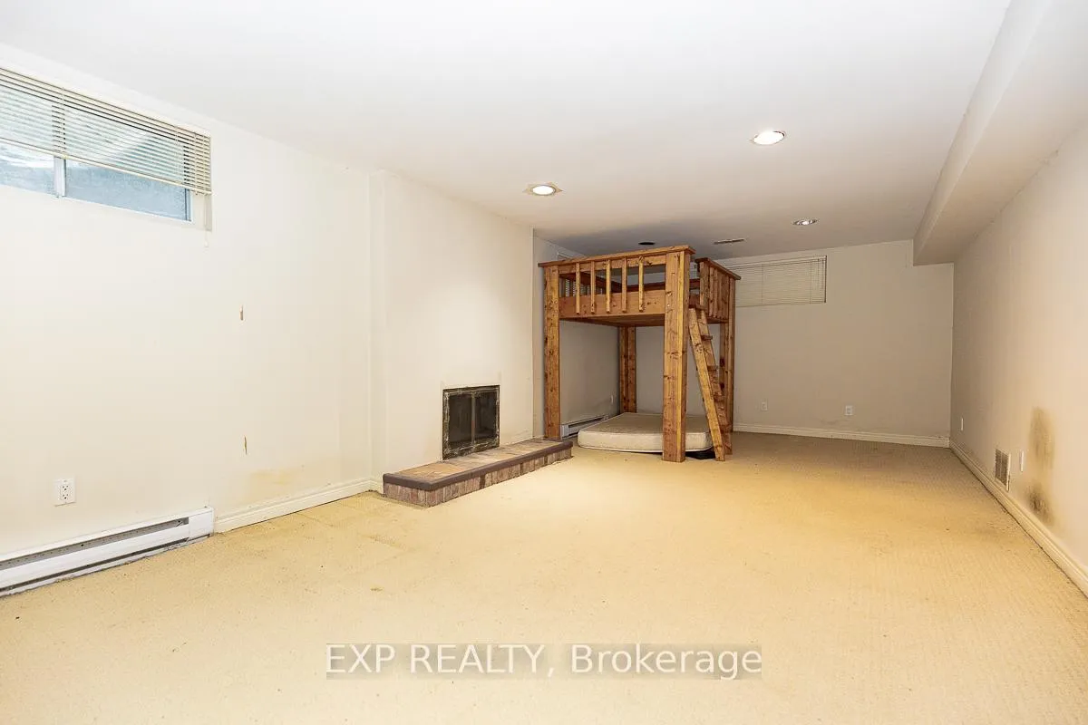 Photo 32 of 9 Laureleaf Road, Markham, Bayview Glen — HOMEH