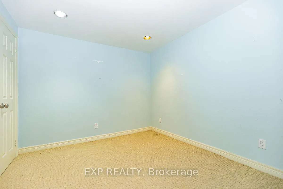 Photo 33 of 9 Laureleaf Road, Markham, Bayview Glen — HOMEH