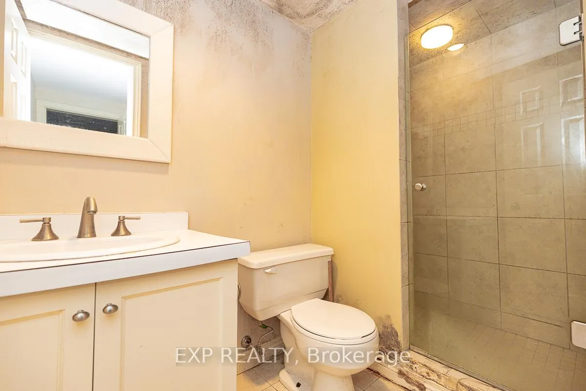 Photo 34 of 9 Laureleaf Road, Markham, Bayview Glen — HOMEH