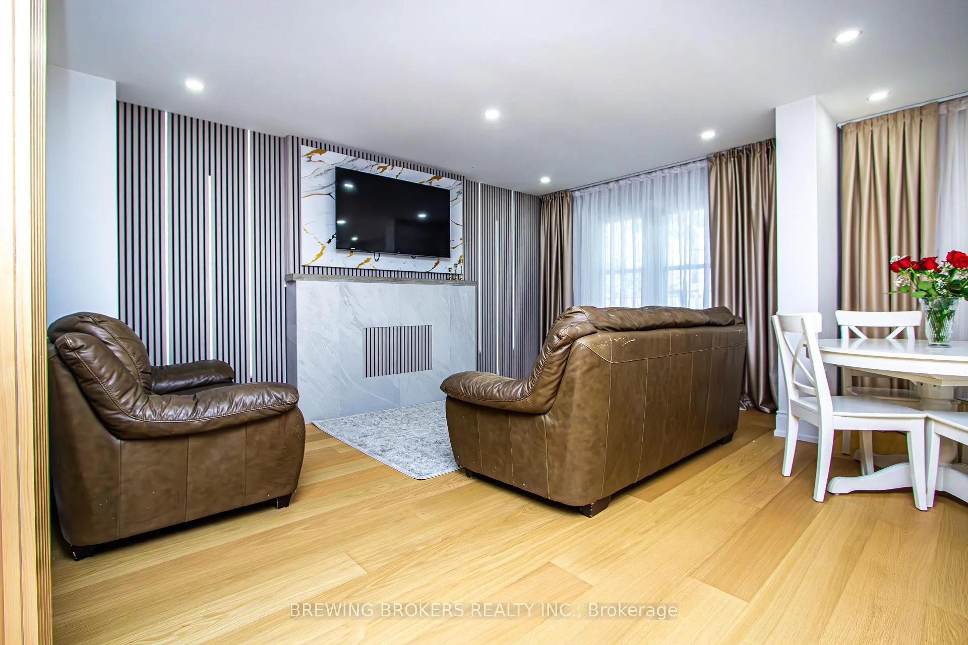 Photo 2 of 63 Marita Place, Vaughan, Glen Shields — HOMEH