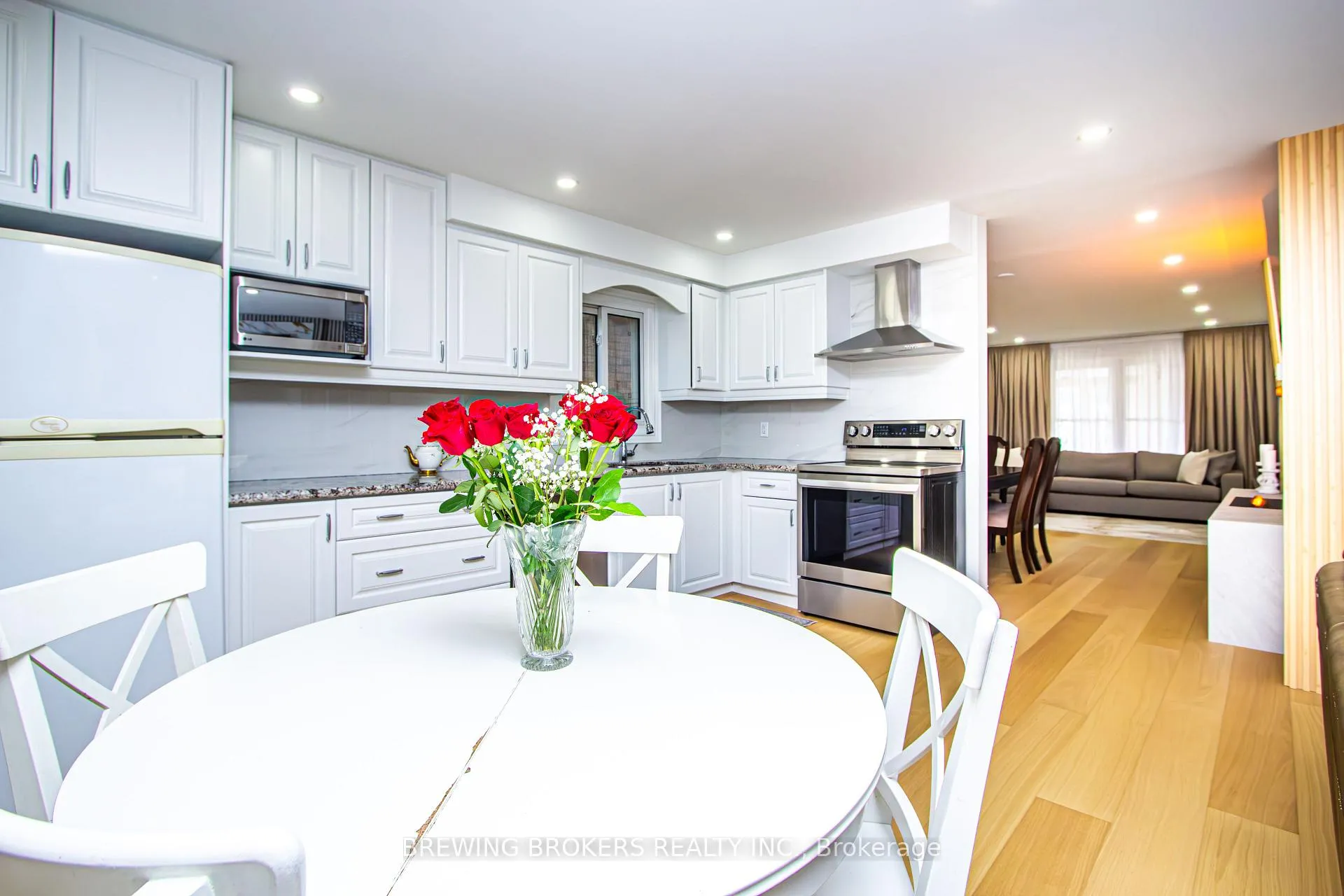 Photo 3 of 63 Marita Place, Vaughan, Glen Shields — HOMEH