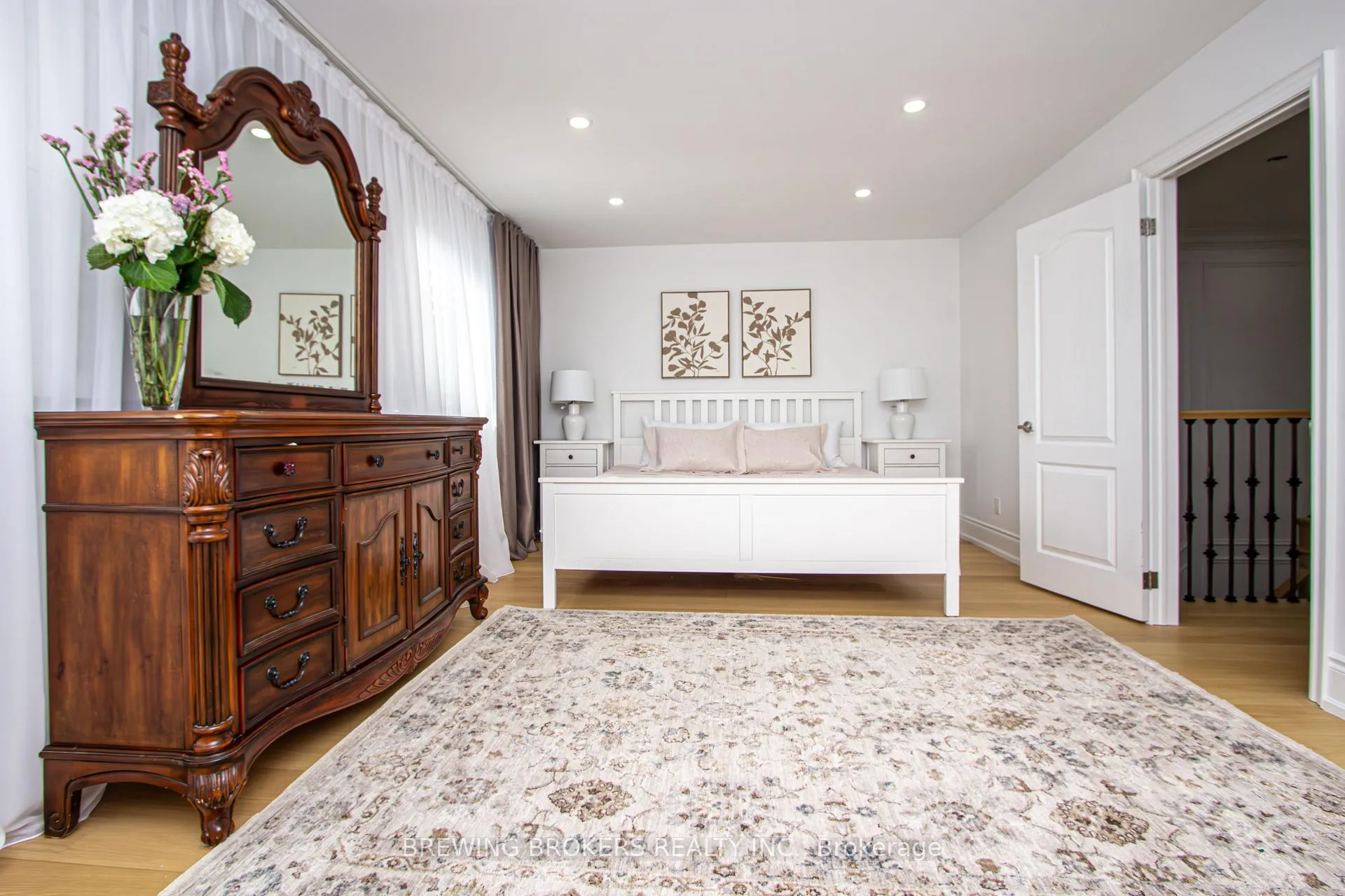 Photo 5 of 63 Marita Place, Vaughan, Glen Shields — HOMEH