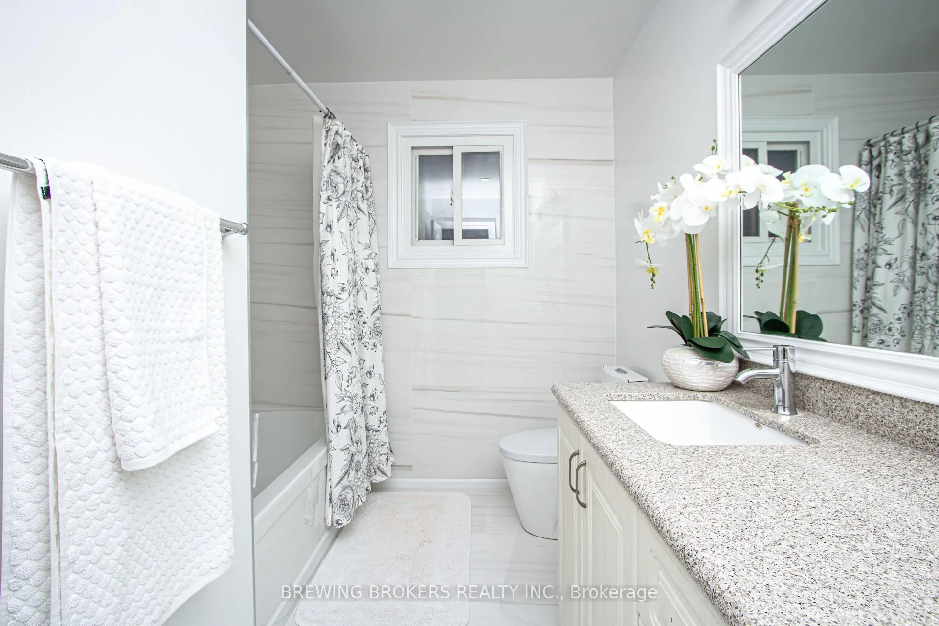 Photo 6 of 63 Marita Place, Vaughan, Glen Shields — HOMEH
