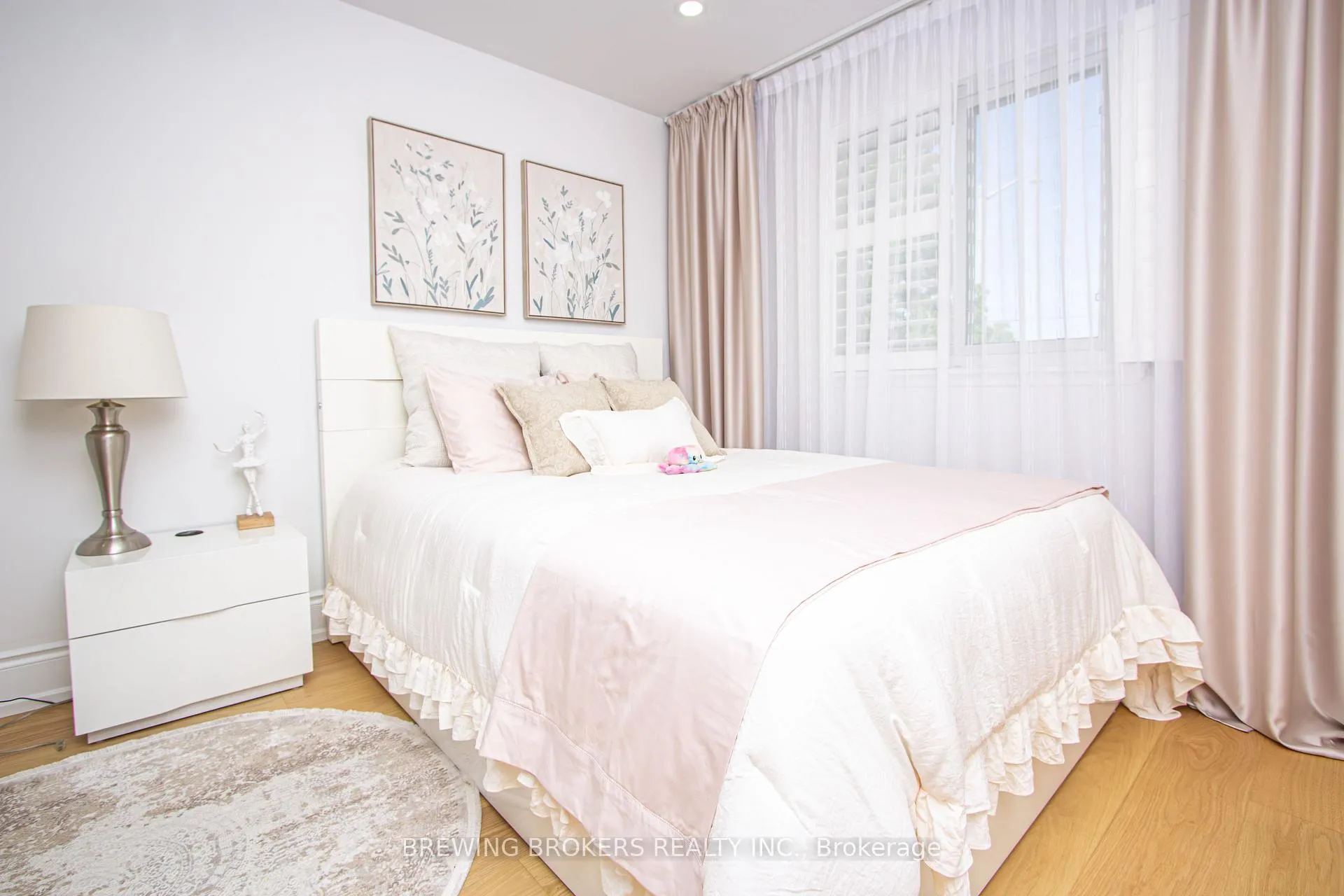 Photo 7 of 63 Marita Place, Vaughan, Glen Shields — HOMEH