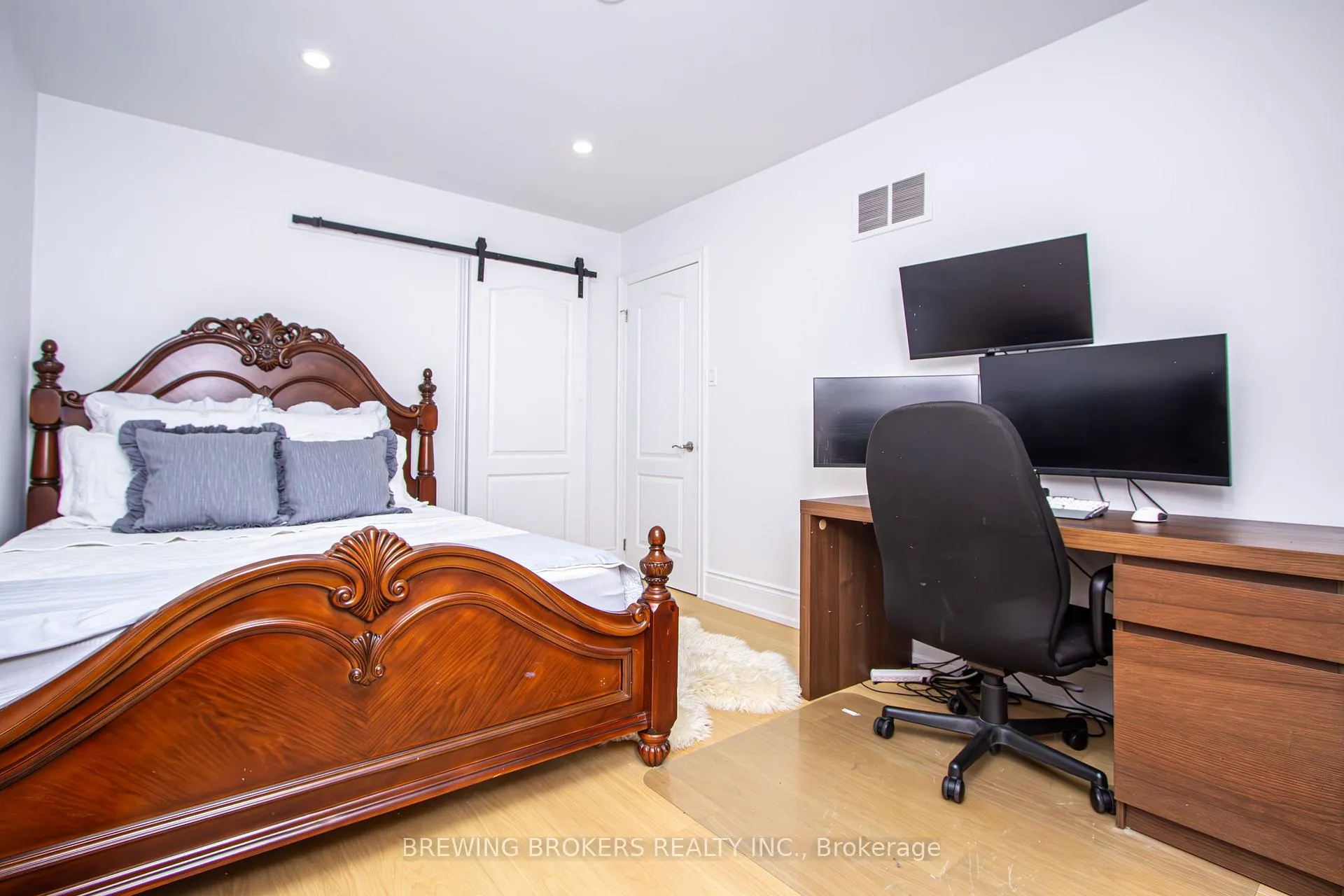 Photo 9 of 63 Marita Place, Vaughan, Glen Shields — HOMEH