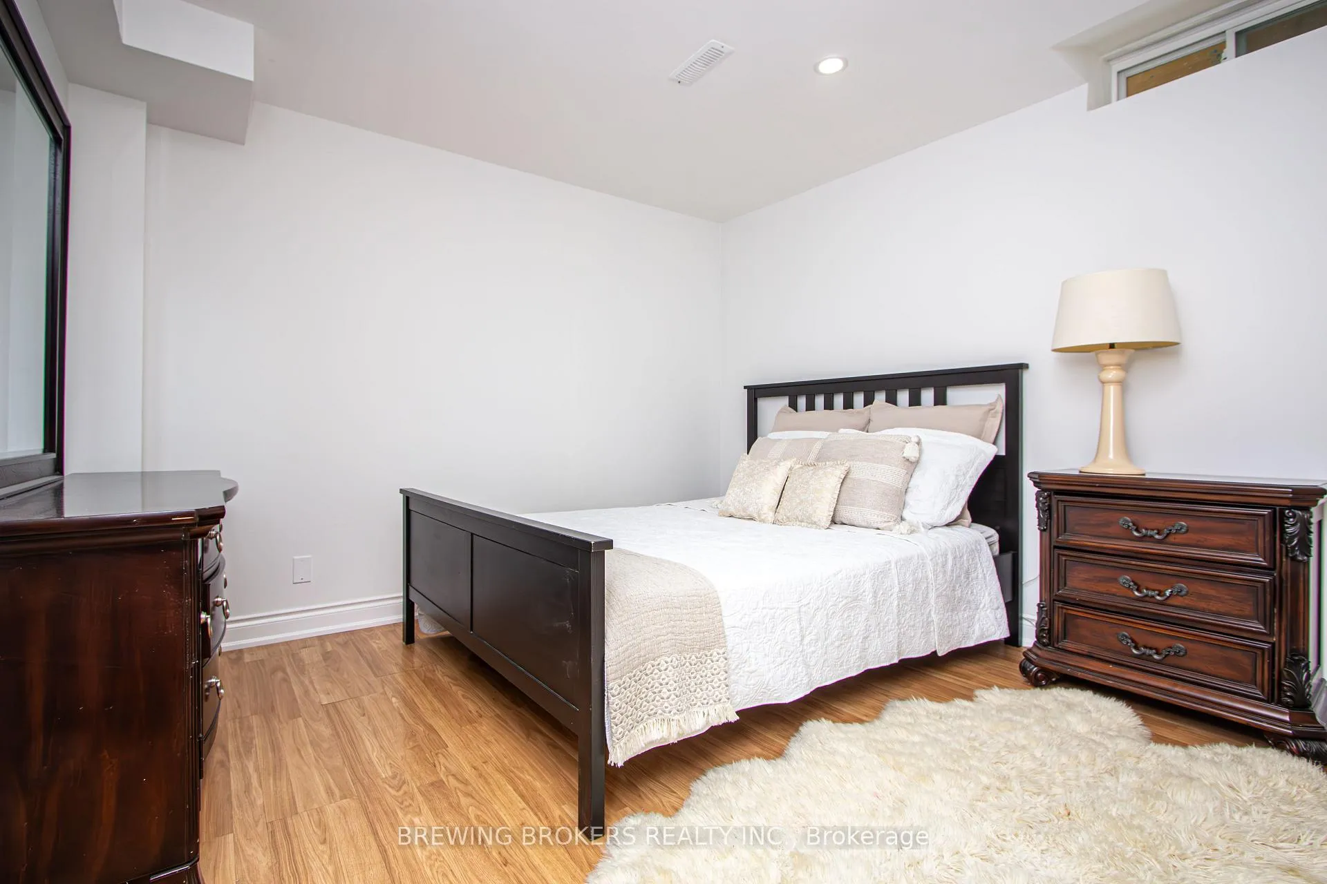 Photo 10 of 63 Marita Place, Vaughan, Glen Shields — HOMEH