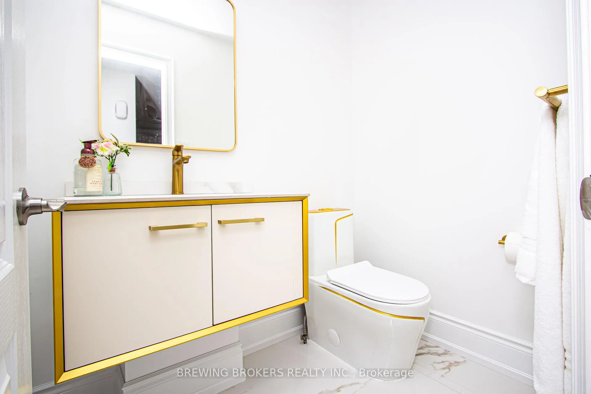 Photo 11 of 63 Marita Place, Vaughan, Glen Shields — HOMEH