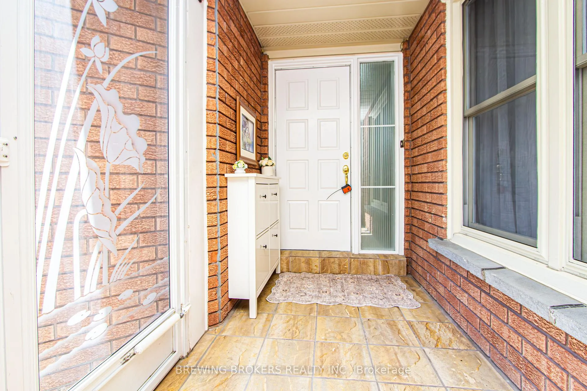 Photo 12 of 63 Marita Place, Vaughan, Glen Shields — HOMEH
