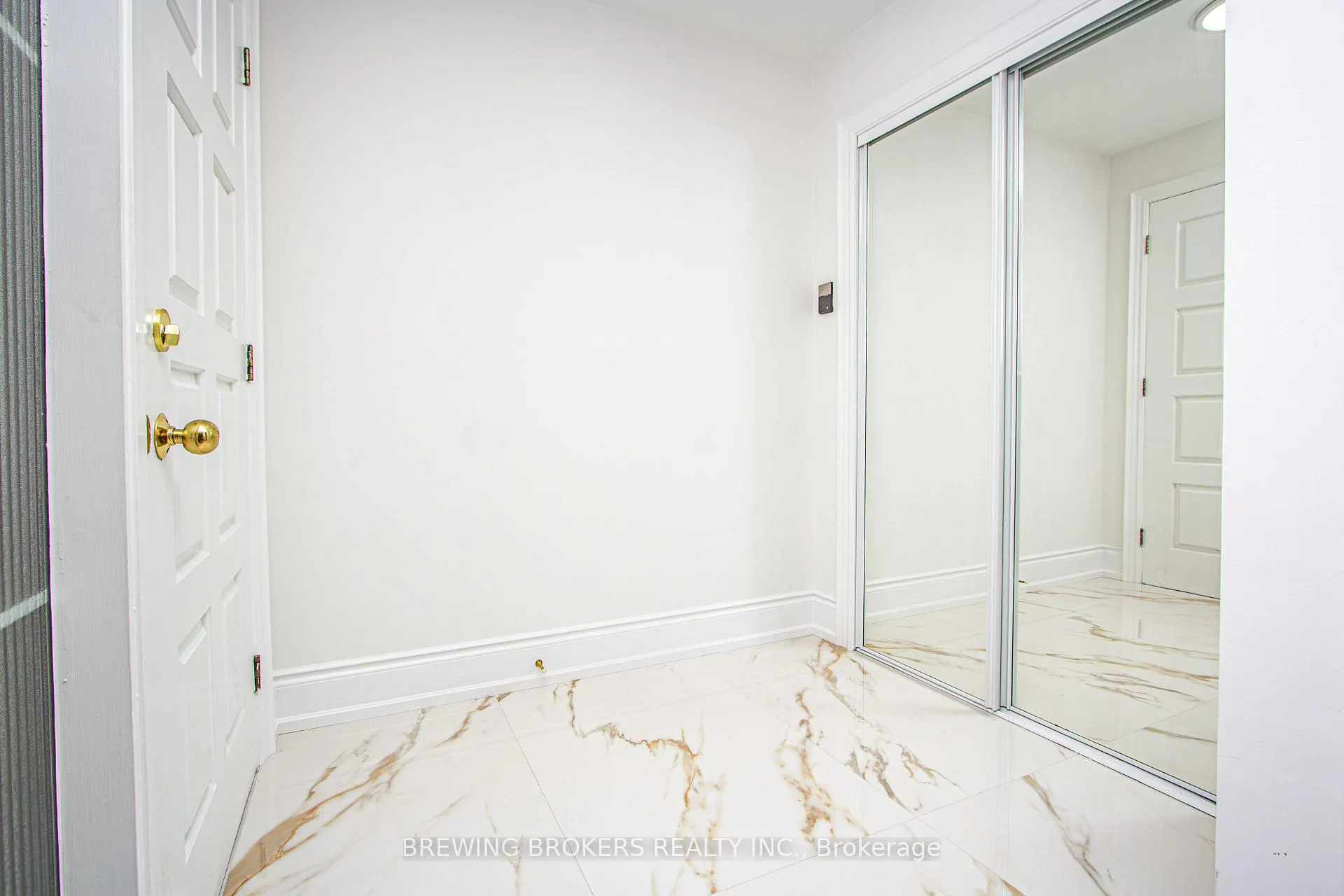 Photo 16 of 63 Marita Place, Vaughan, Glen Shields — HOMEH