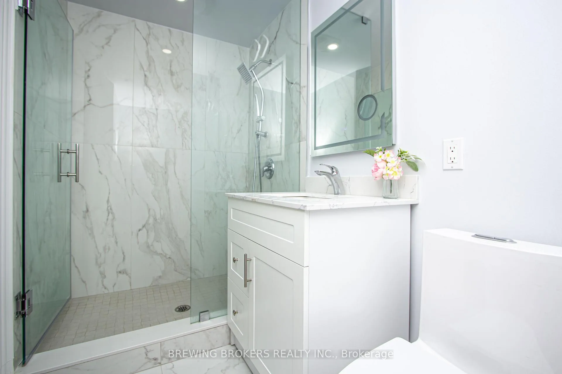 Photo 44 of 63 Marita Place, Vaughan, Glen Shields — HOMEH
