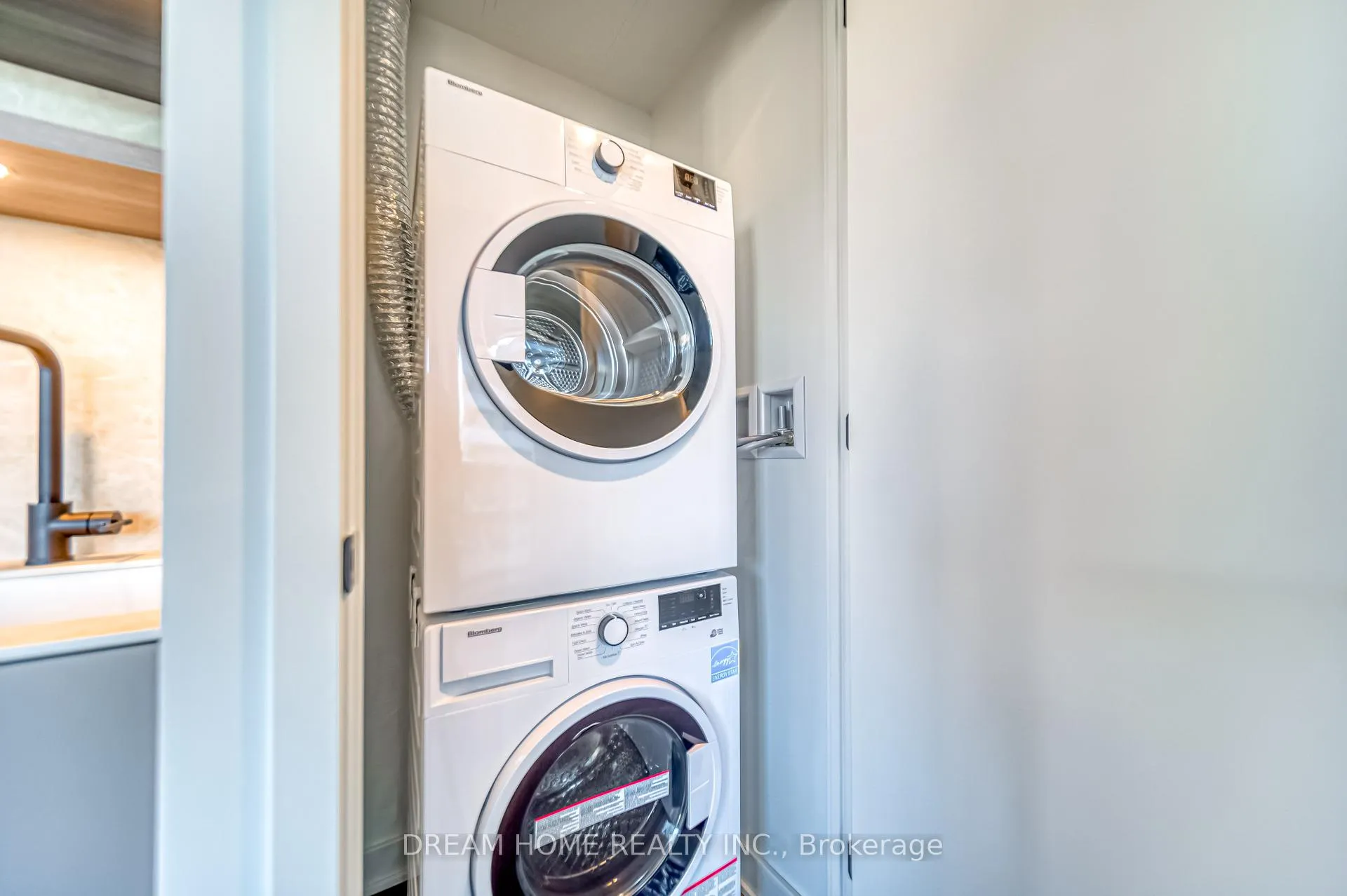 Photo 22 of Unit 1512, 55 Charles Street E, Toronto, Church-Yonge Corridor — HOMEH