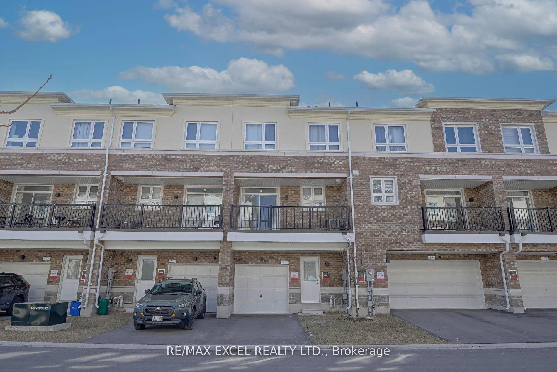 Photo 2 of 11 Chicago Lane, Markham, Wismer — HOMEH